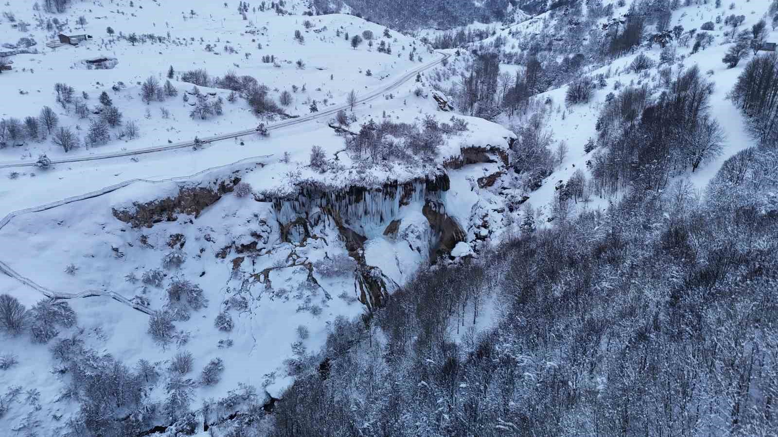 Sivas’ın Kardeniz’i beyaza büründü
