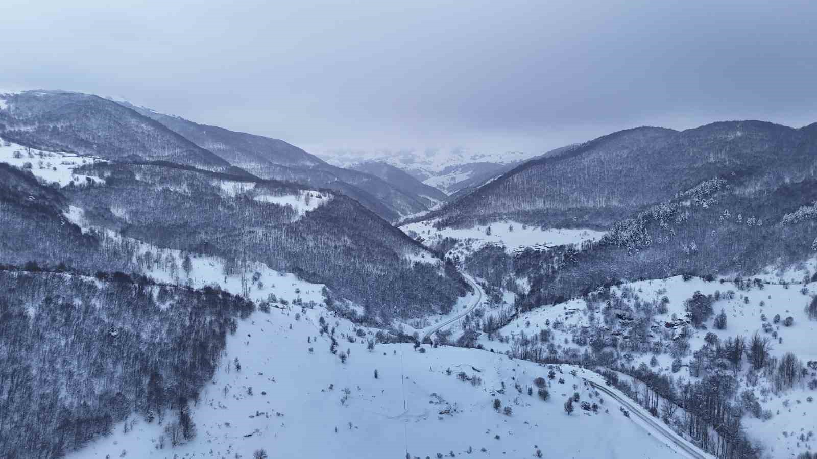 Sivas’ın Kardeniz’i beyaza büründü

