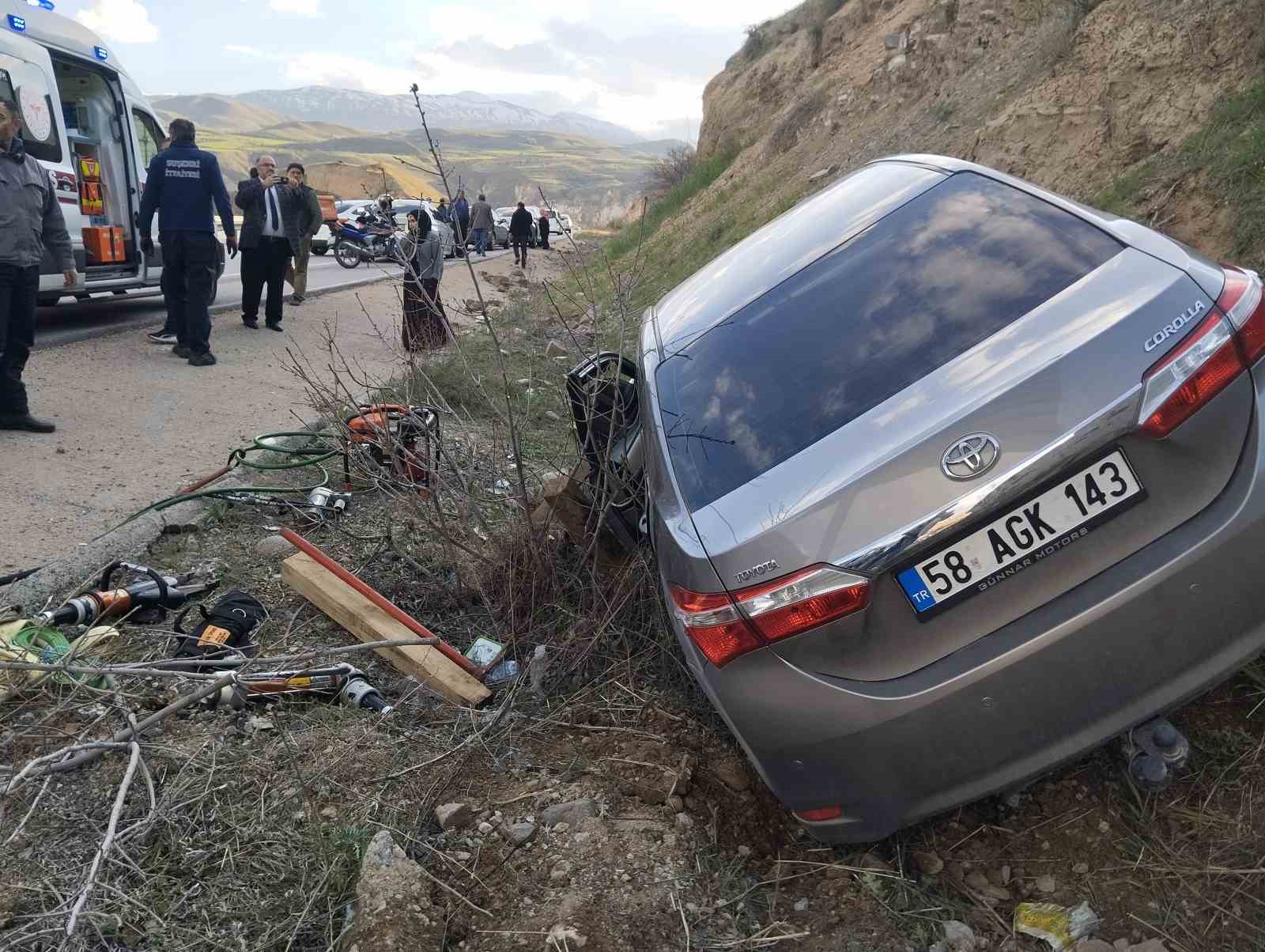 Sivas’ın Suşehri ilçesinde trafik kazası,  3 yaralı

