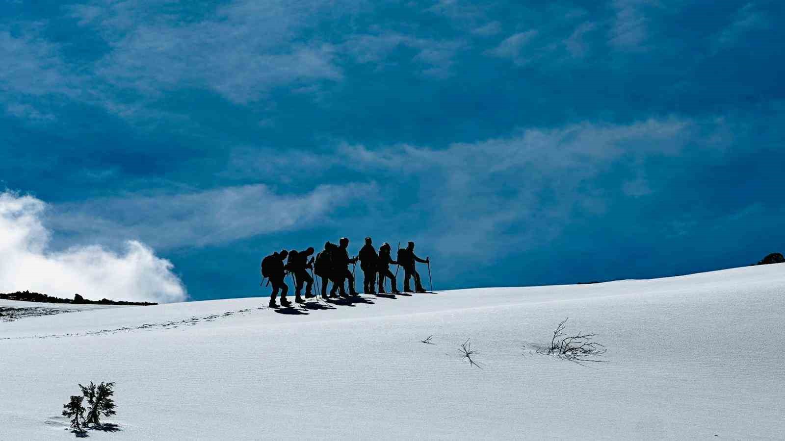 Sivaslı dağcılar 2 bin 211 metrede Türk bayrağı açtı
