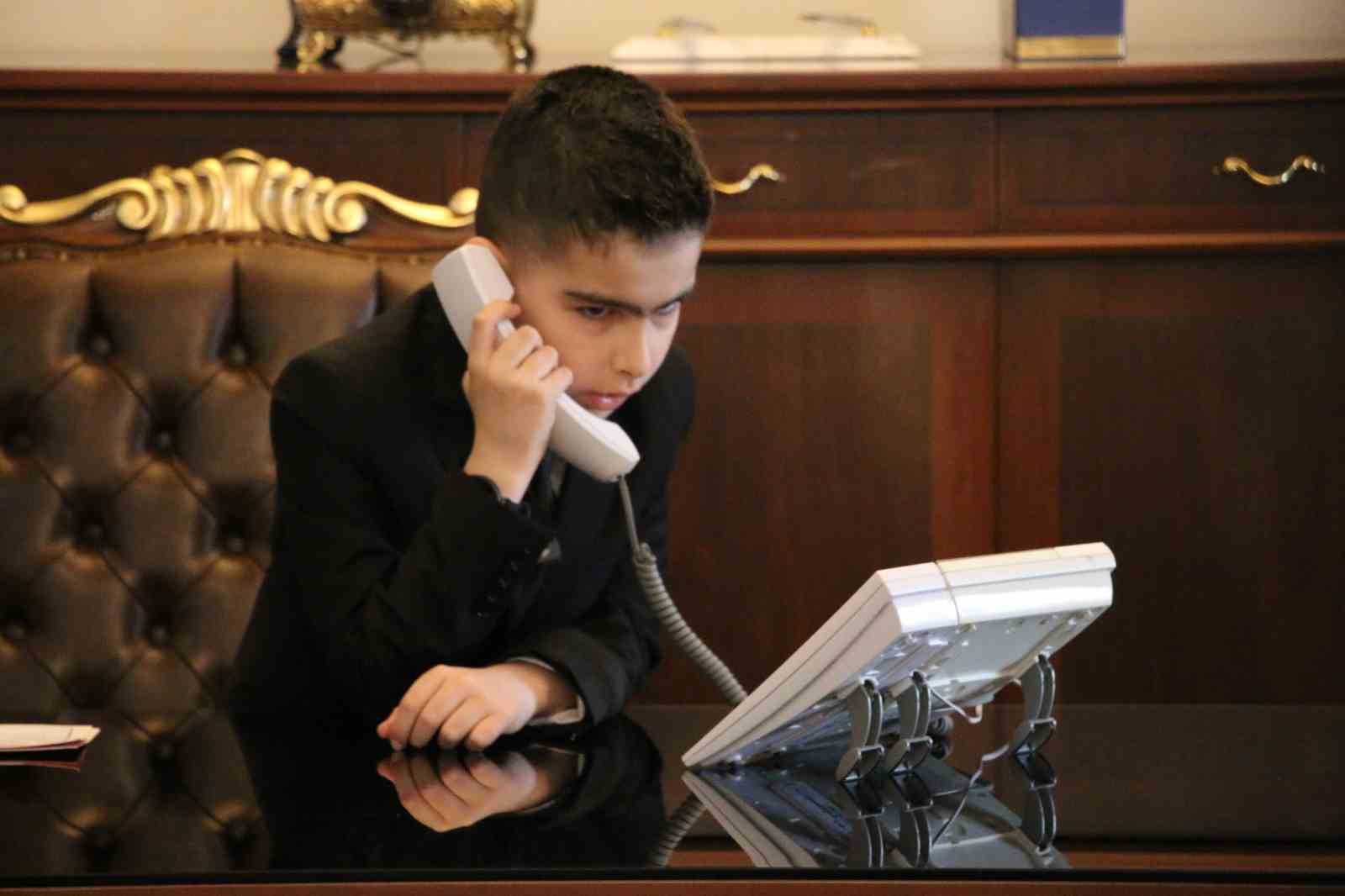 Sivaslı minik vali,hedefinde Cumhurbaşkanlığı olduğunu söyledi
