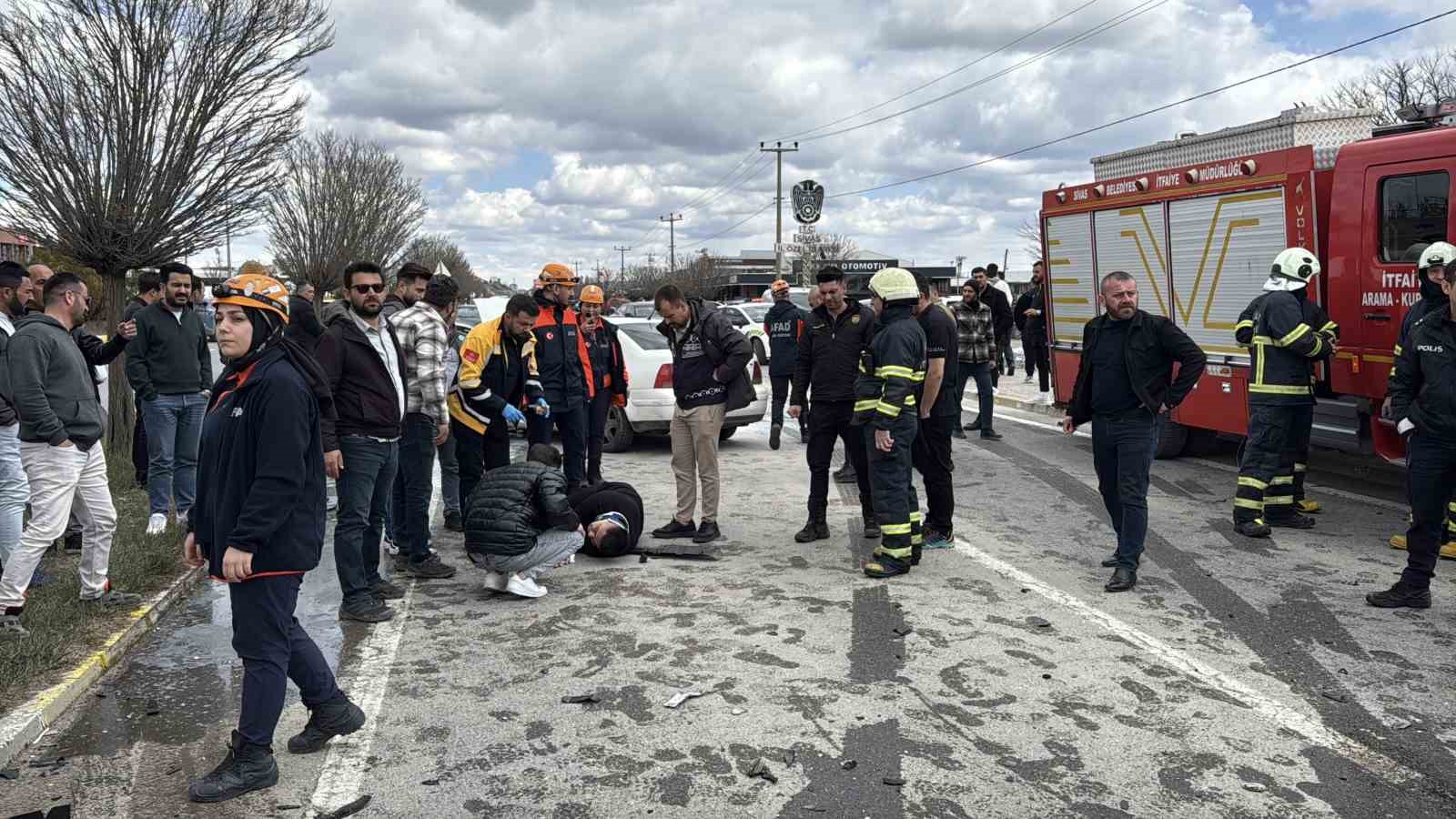 Sivasspor altyapı oyuncularını taşıyan taksi kaza yaptı: 6 yaralı
