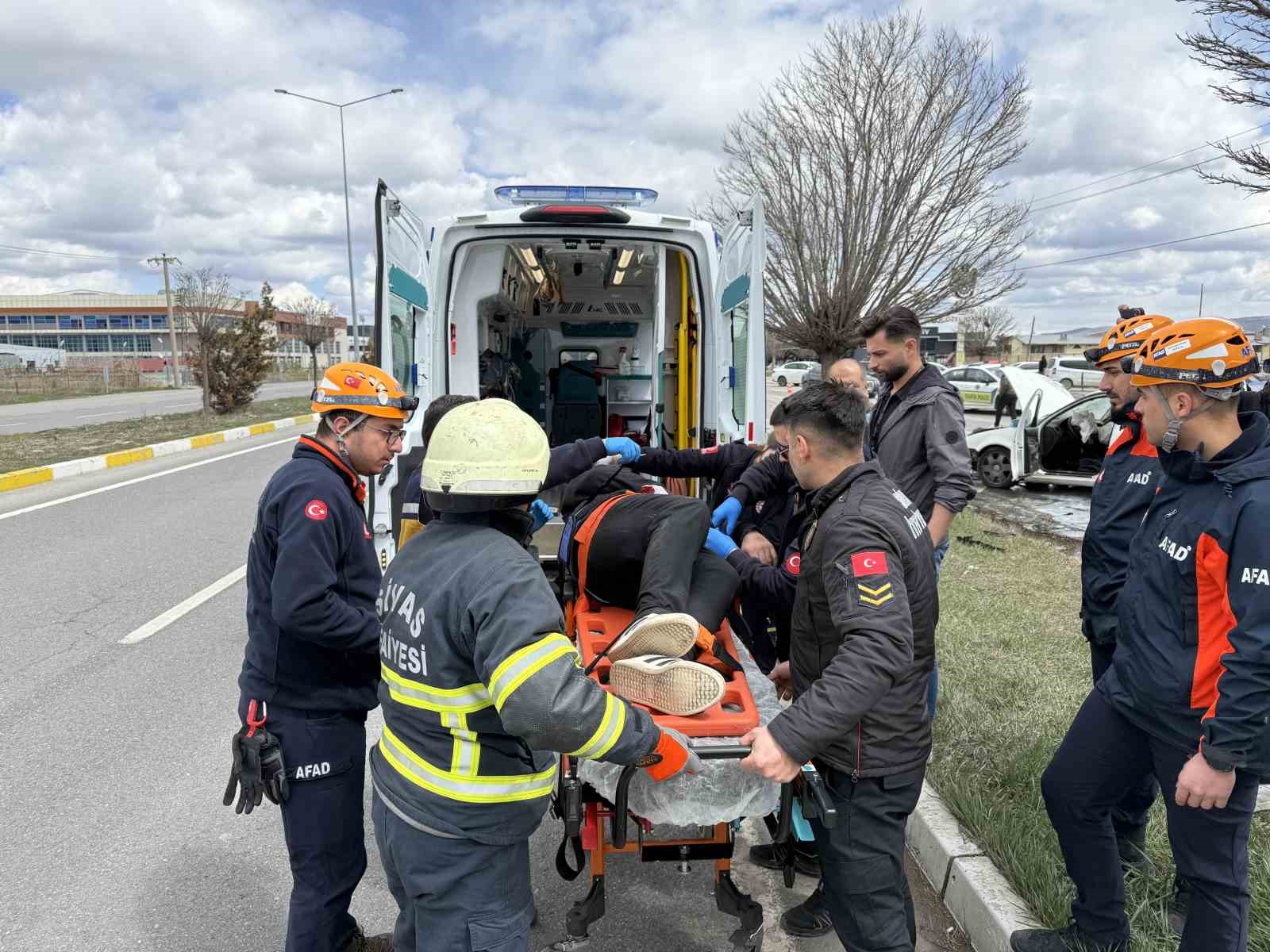 Sivasspor altyapı oyuncularını taşıyan taksi kaza yaptı: 6 yaralı
