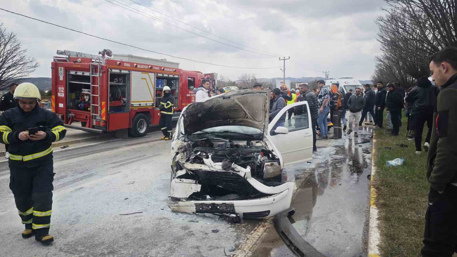 Sivasspor altyapı oyuncularını taşıyan taksi kaza yaptı: 6 yaralı
