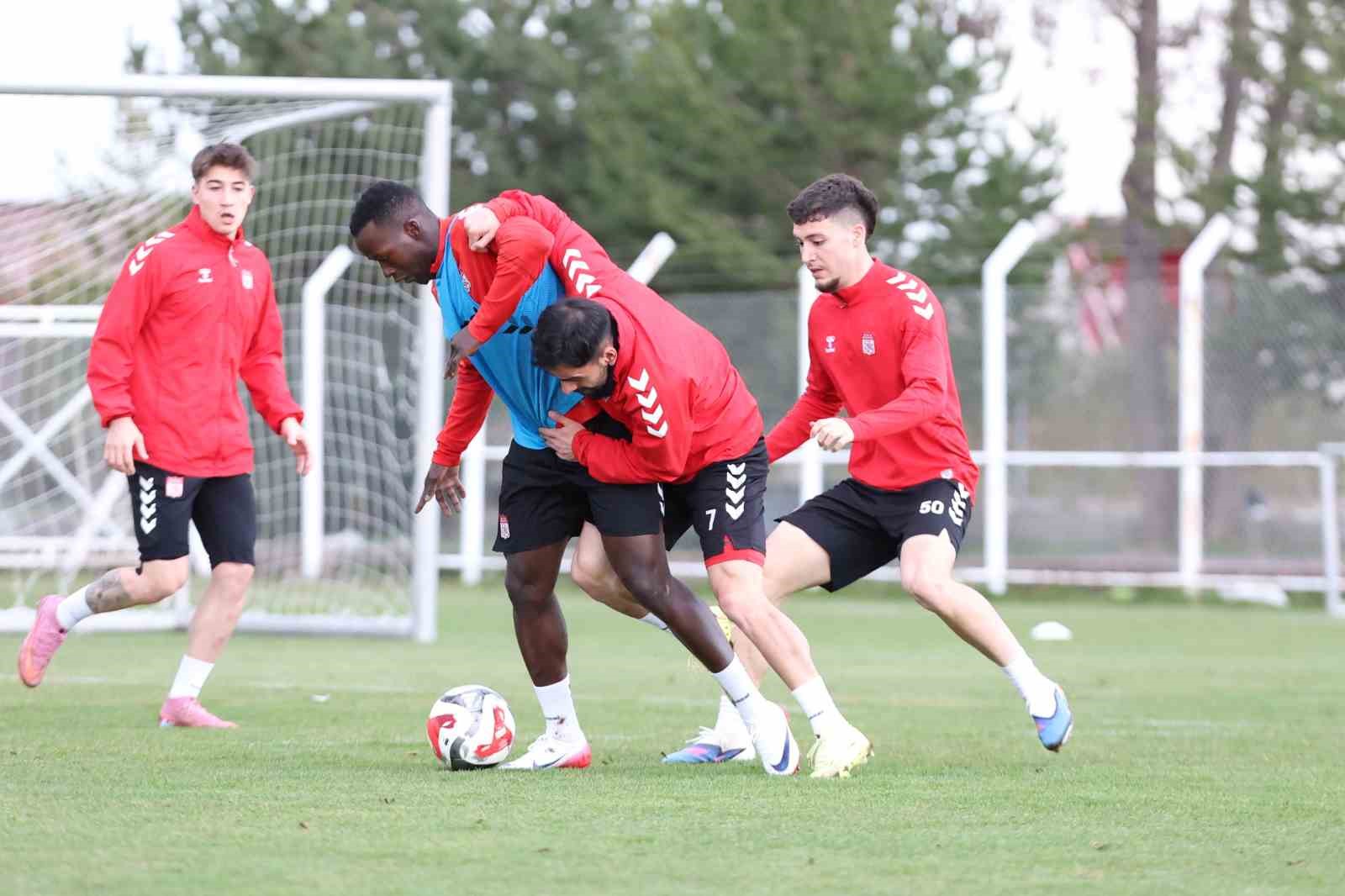 Sivasspor’da Esenler Erokspor maçı hazırlıkları sürüyor

