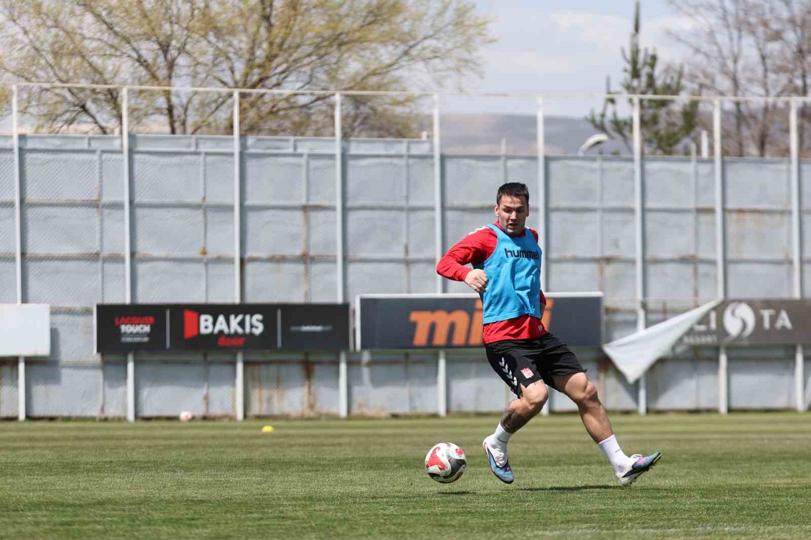 Sivasspor’da Rey Manaj idmanlara başladı
