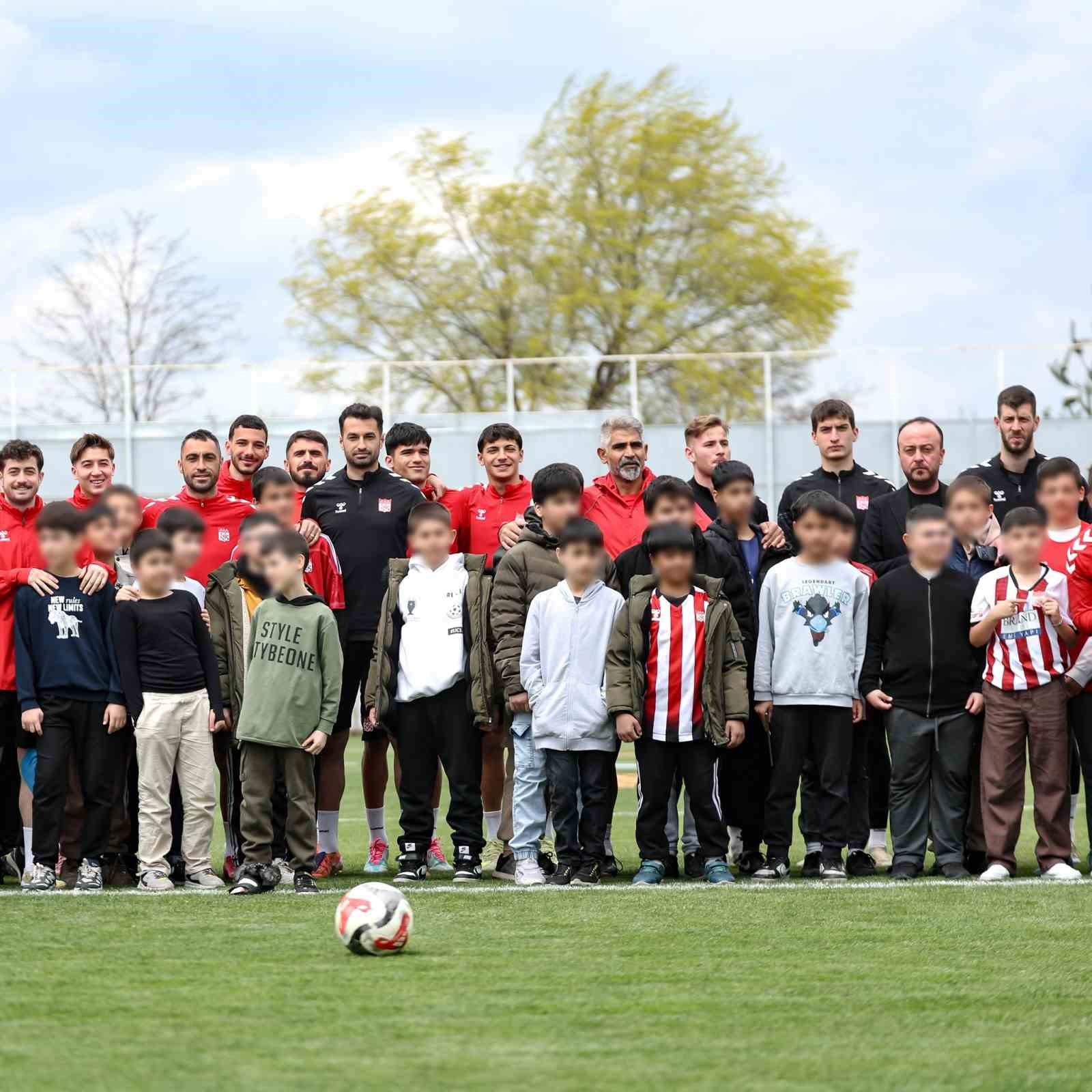 Sivasspor’dan çocuklara 23 Nisan etkinliği
