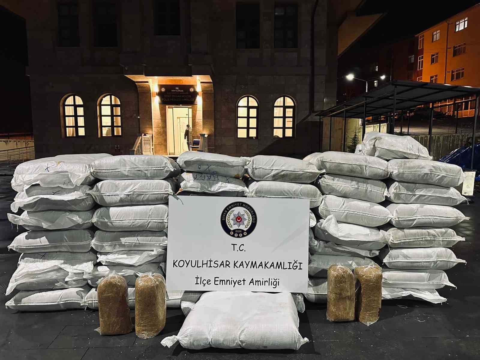 Sivas’ta 1 ton 337 kilo kaçak tütün ele geçirildi
