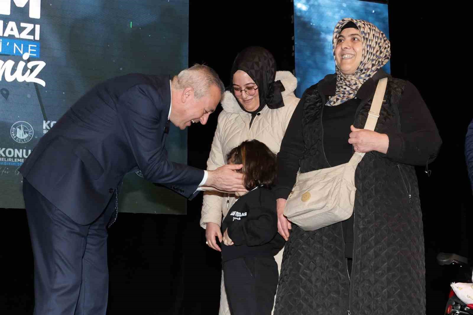 Sivas’ta 100 özel çocuğa akıllı takip cihazı dağıtıldı
