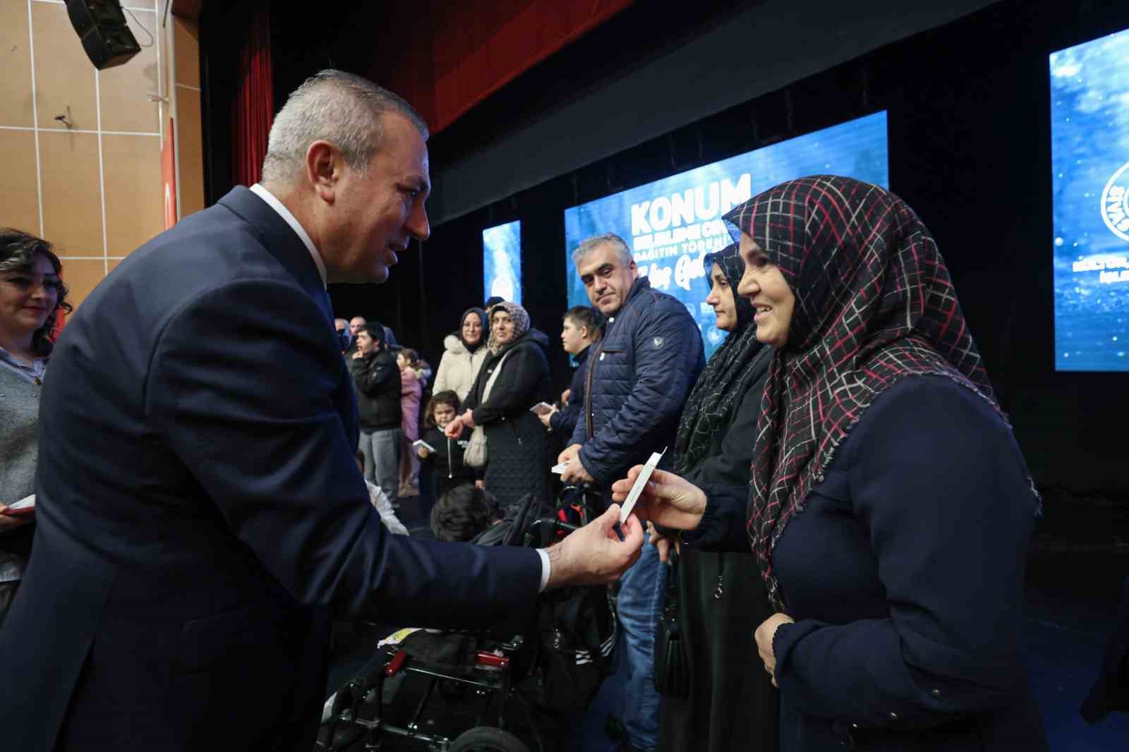 Sivas’ta 100 özel çocuğa akıllı takip cihazı dağıtıldı
