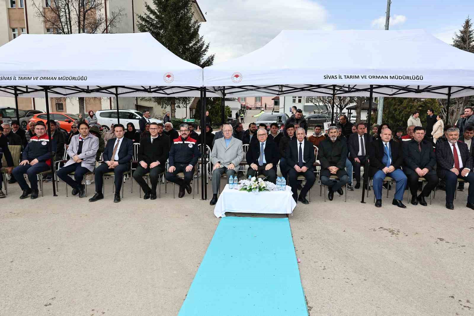 Sivas’ta 18 bin dekar alan üretime kazandırılacak
Sivas’ta 18 bin dekar alan üretime kazandırılacak