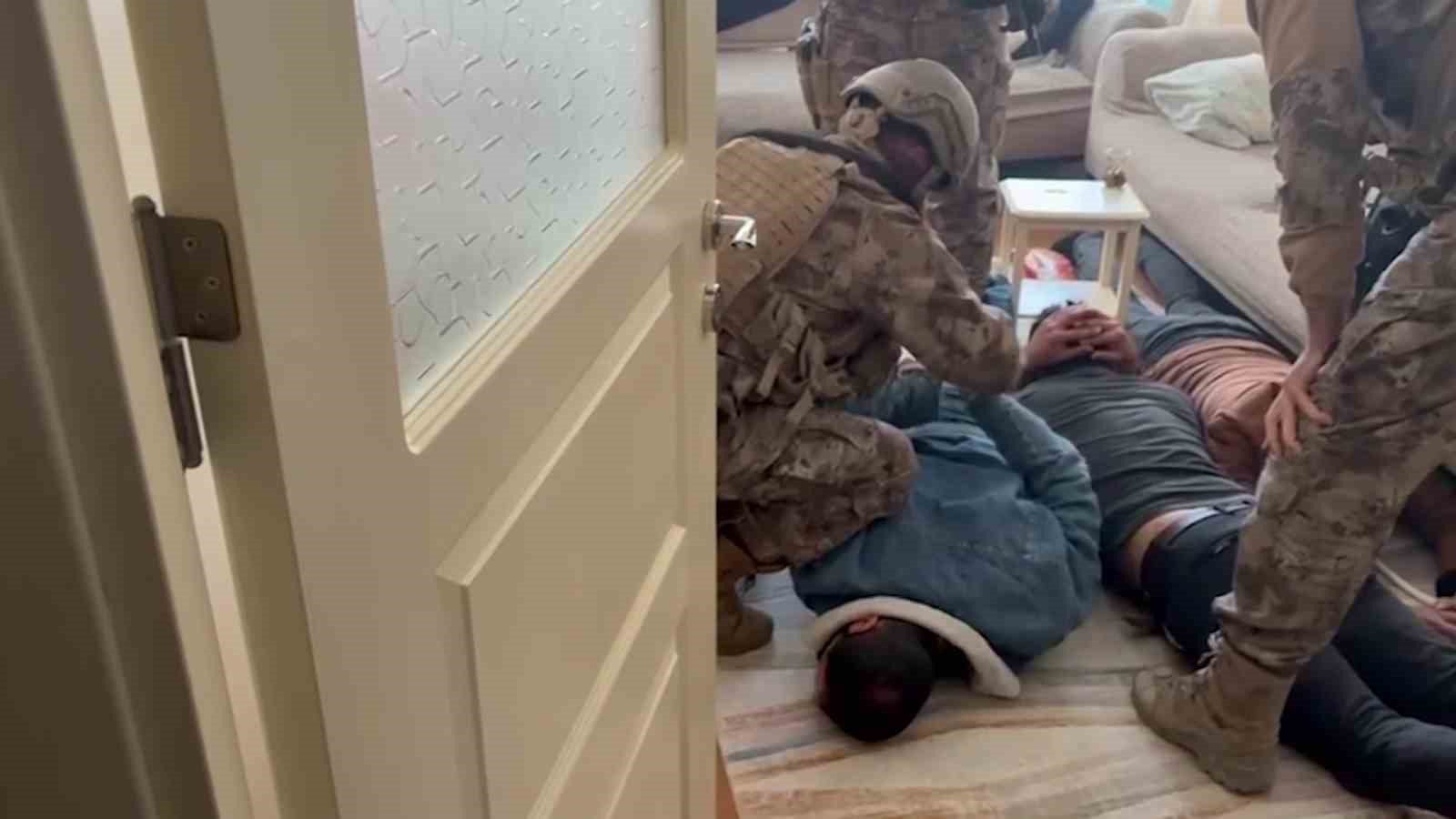 Sivas’ta 2 firari hükümlü yakalanarak cezaevine gönderildi
