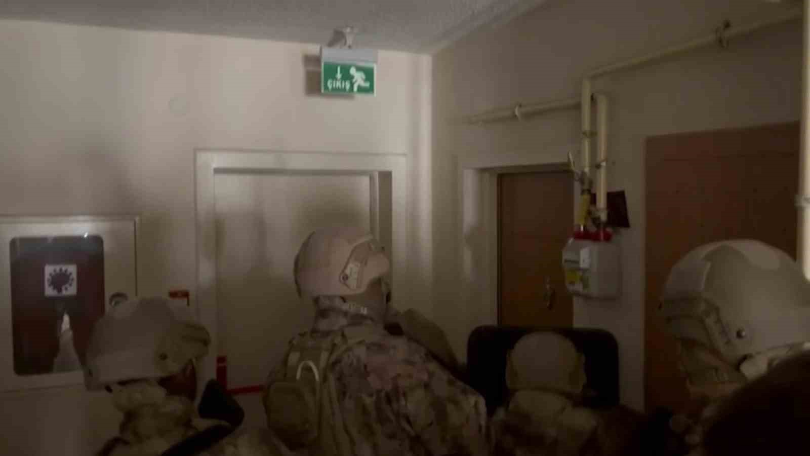 Sivas’ta 2 firari hükümlü yakalanarak cezaevine gönderildi
