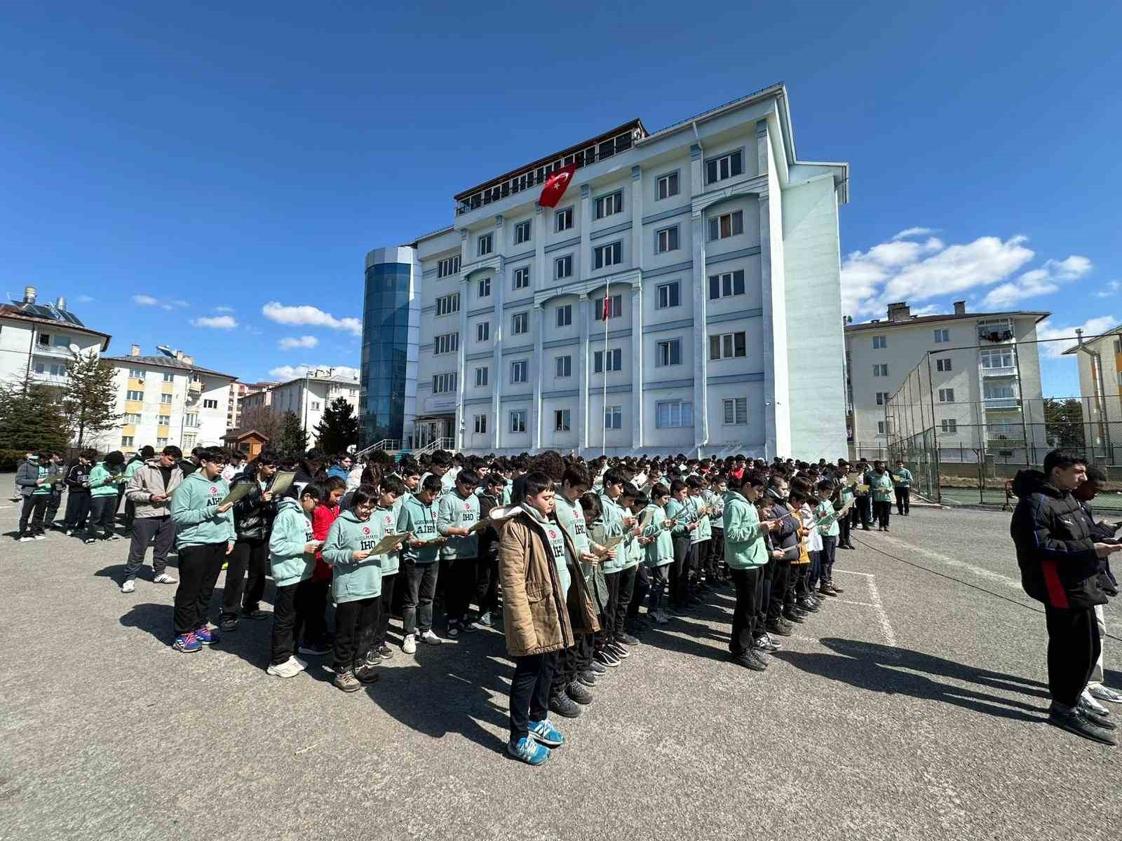 Sivas’ta 302 genç aynı anda Kuran-ı Kerim’i hatim etti
