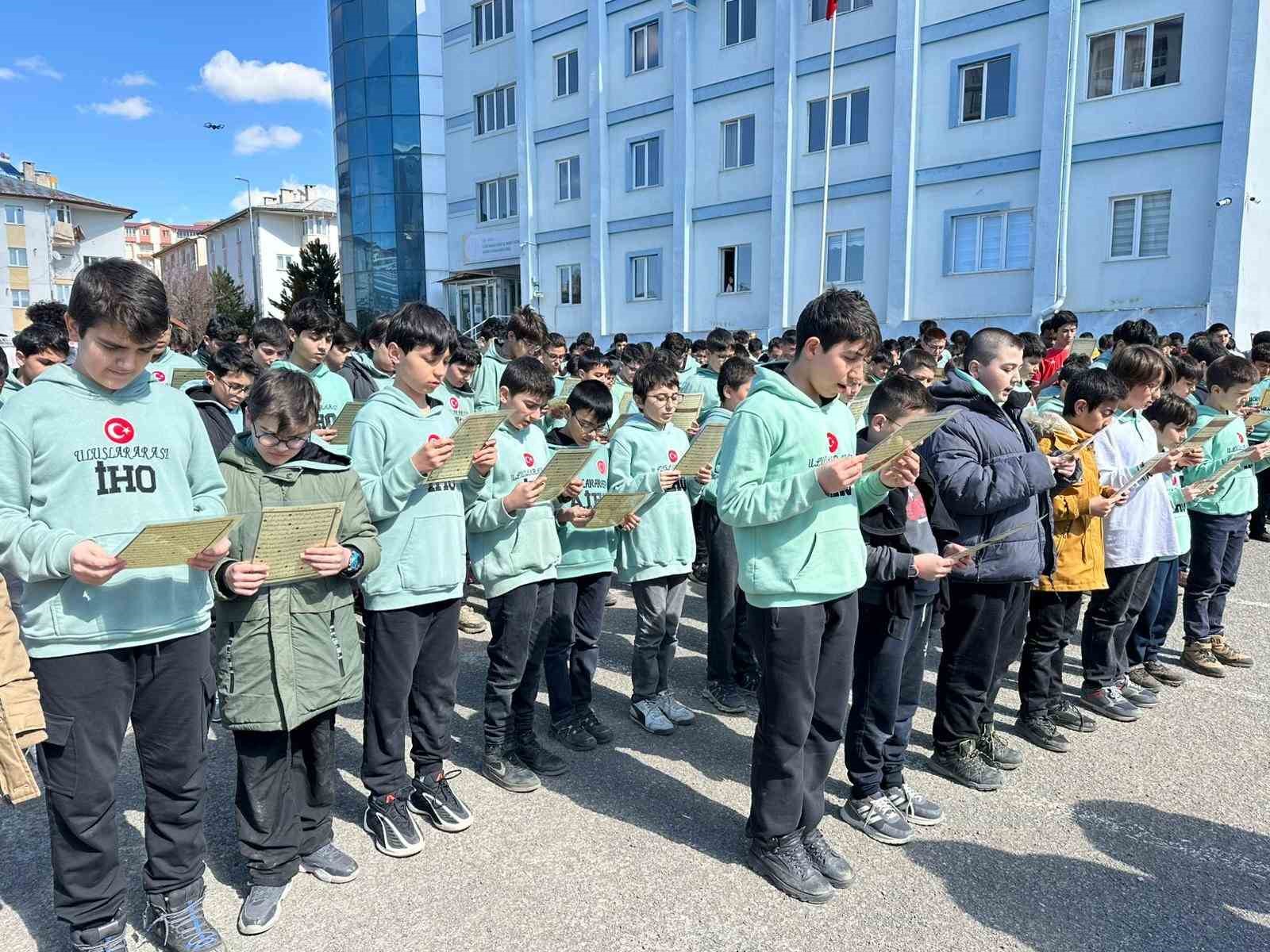 Sivas’ta 302 genç aynı anda Kuran-ı Kerim’i hatim etti
