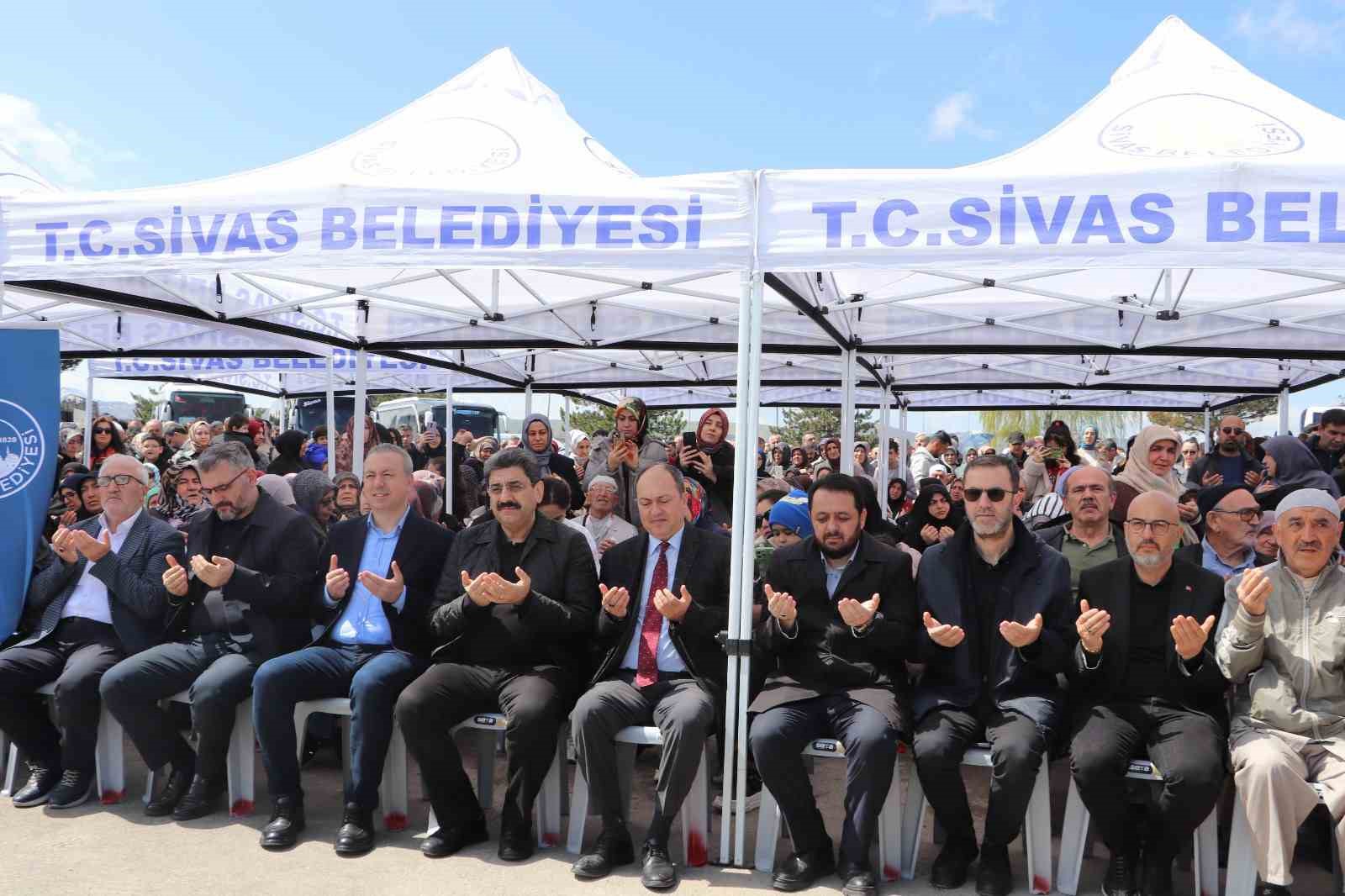 Sivas’ta 312 hacı adayı dualarla kutsal topraklara uğurlandı
