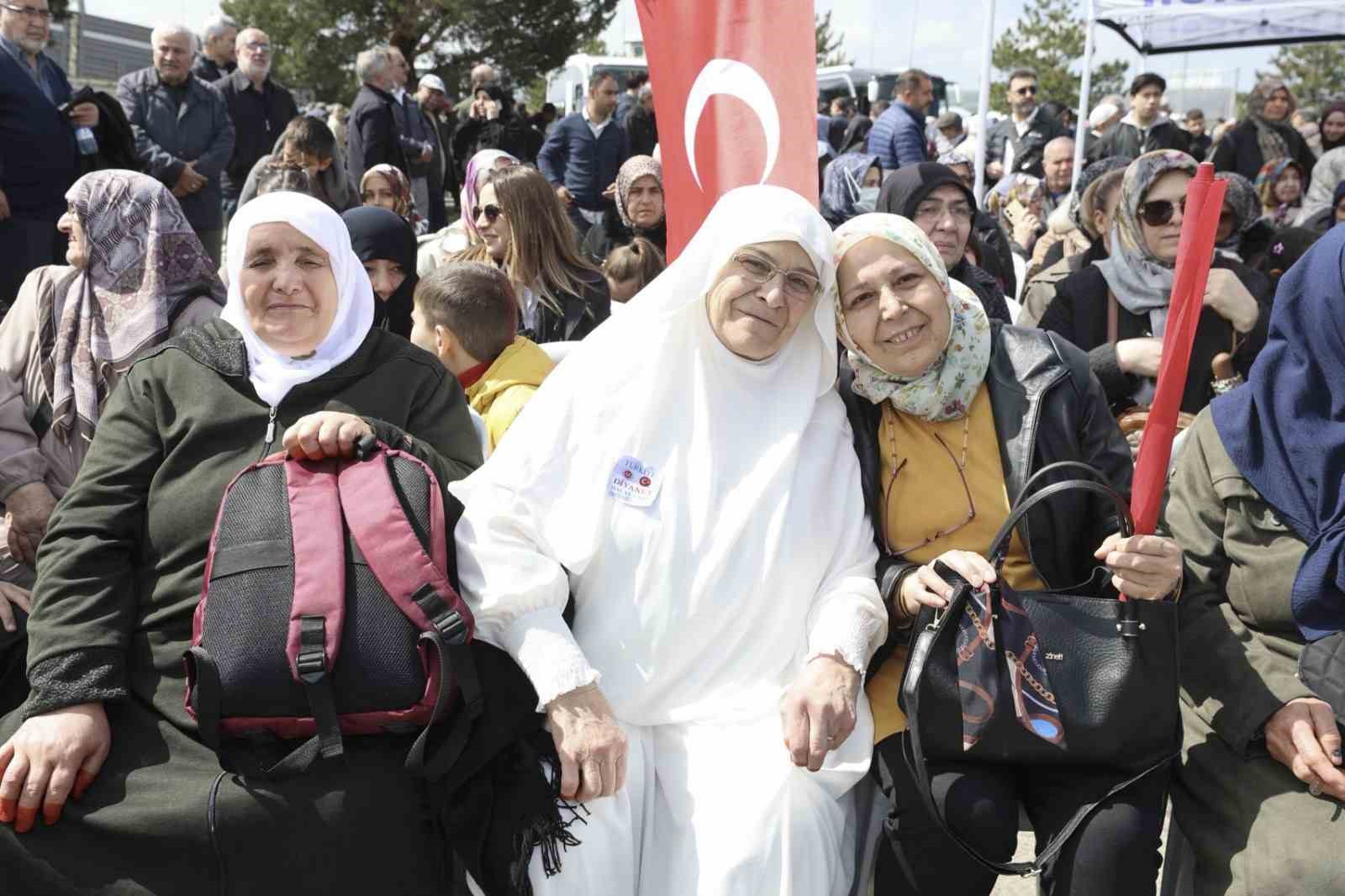 Sivas’ta 312 hacı adayı dualarla kutsal topraklara uğurlandı
