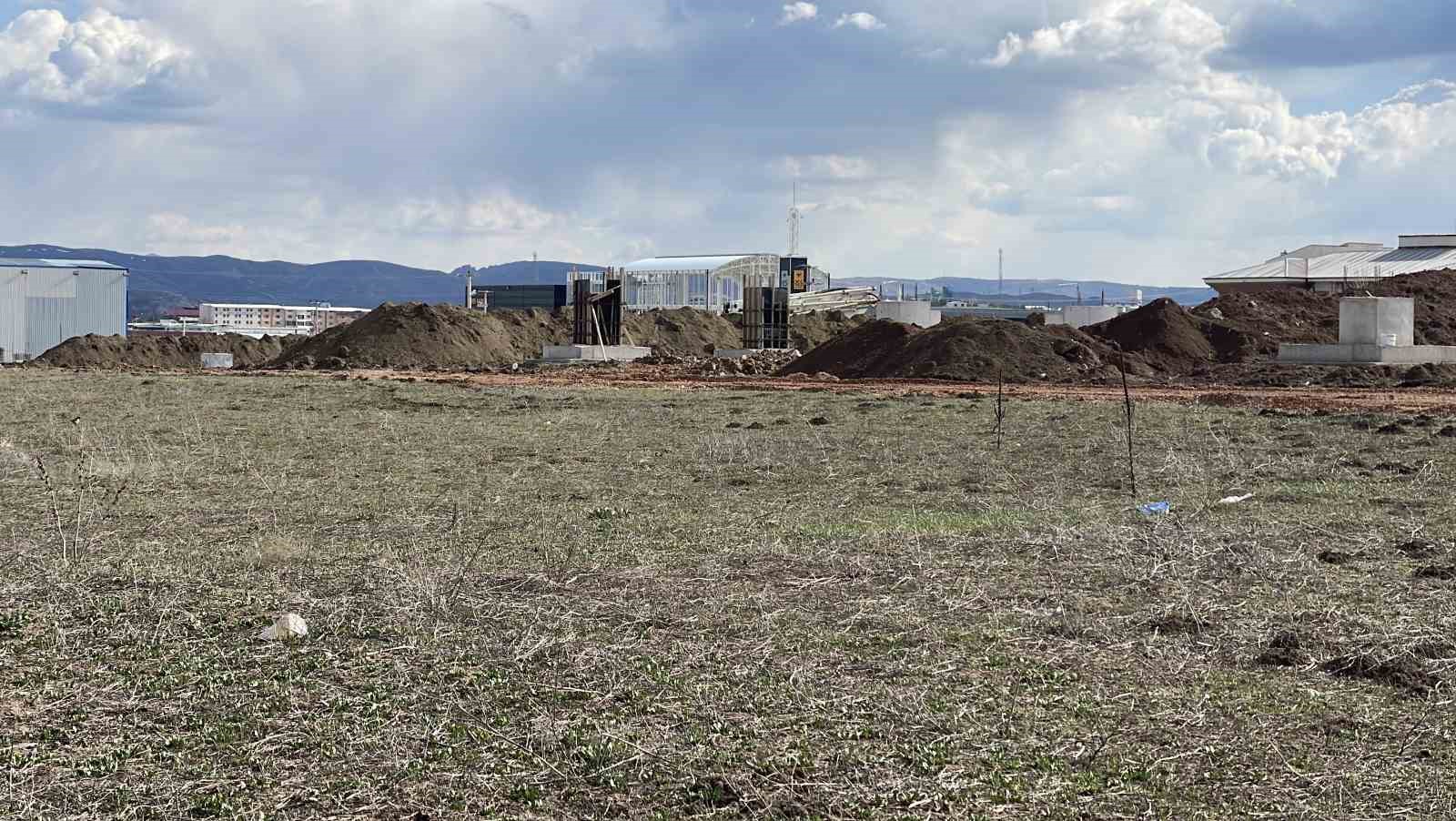 Sivas’ta beton kalıbına düşen genç işçi hayatını kaybetti
