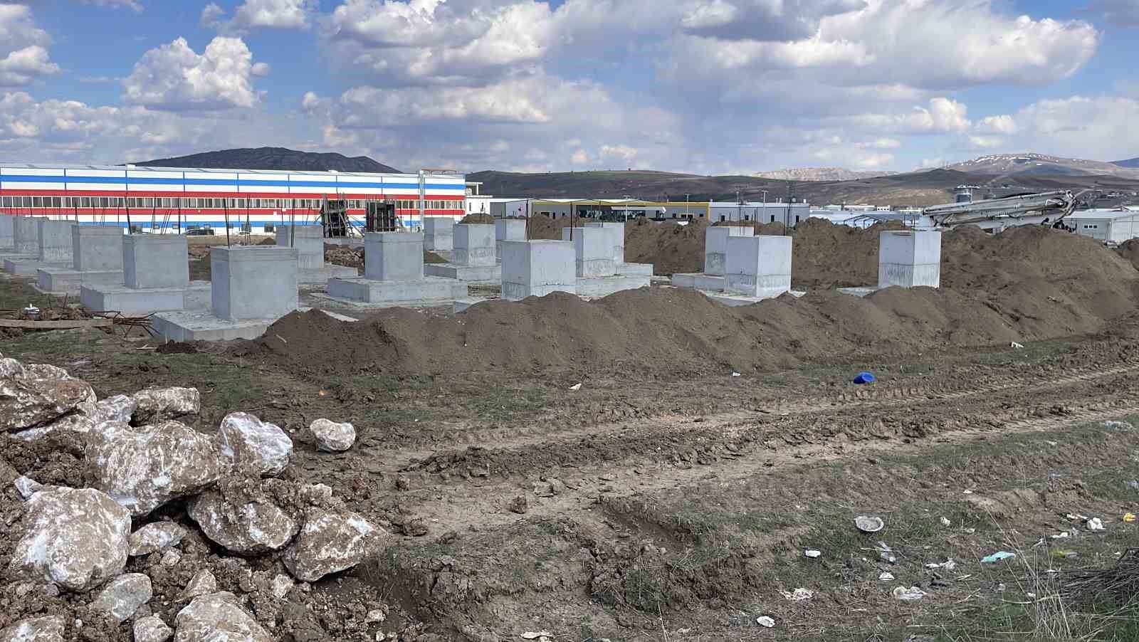 Sivas’ta beton kalıbına düşen genç işçi hayatını kaybetti
