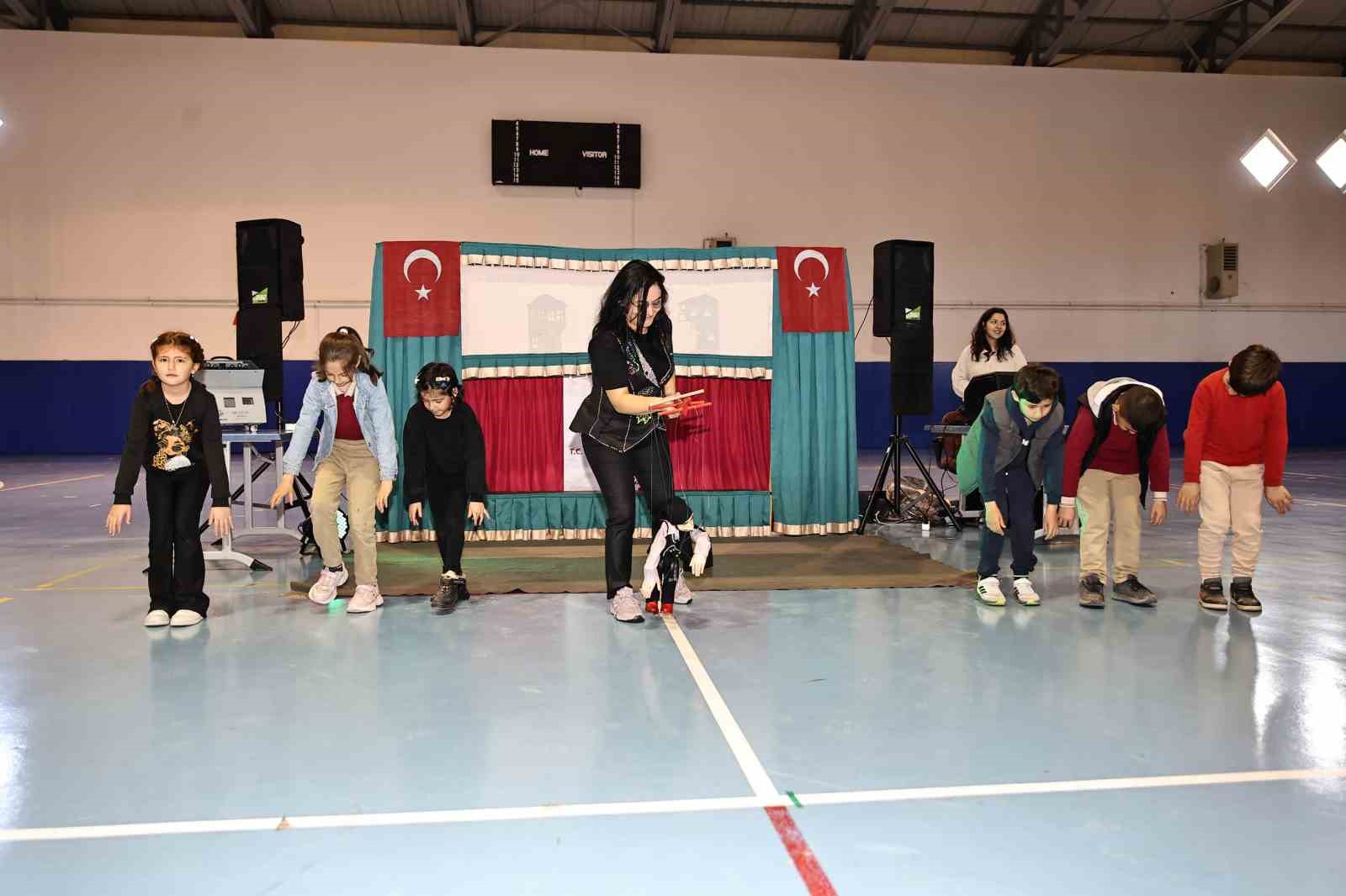 Sivas’ta çocuklar halk oyunlarıyla buluştu
