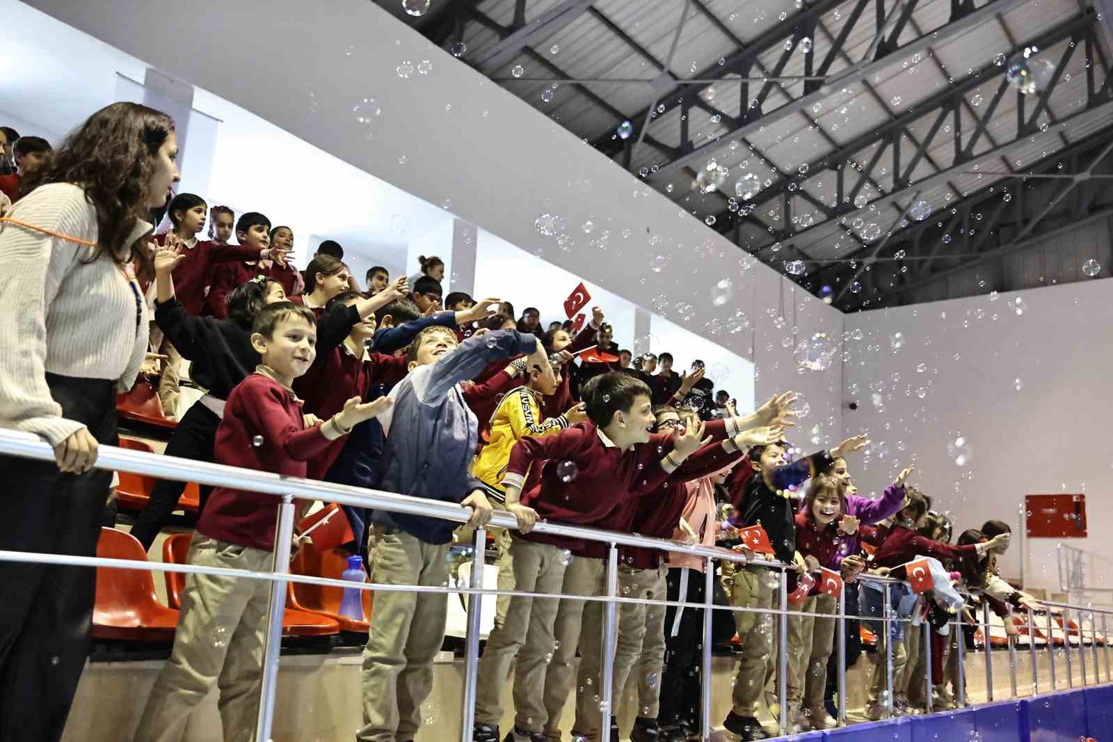 Sivas’ta çocuklar halk oyunlarıyla buluştu
