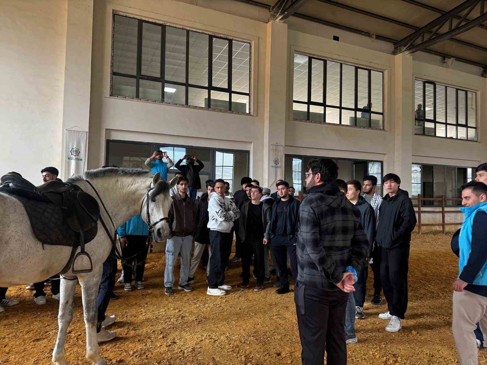 Sivas’ta eğitim gören uluslararası üniversite öğrencileri, Türk Dünyası Gençlik Kampı’nda bir araya geldi
