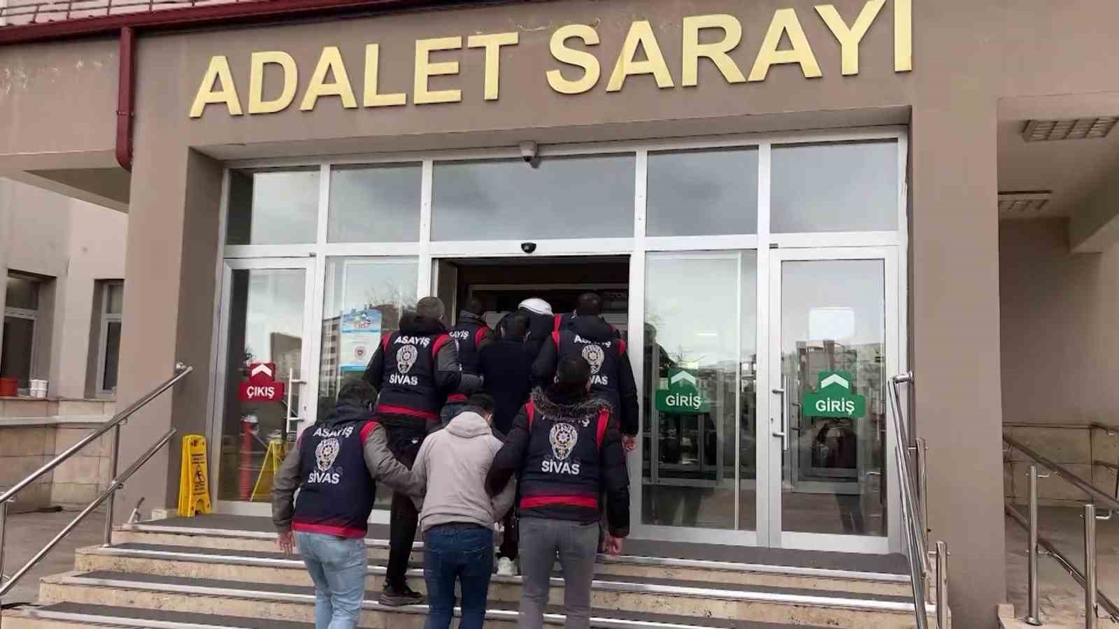 Sivas’ta gayrimenkul vaadiyle 2.4 milyonluk vurgun operasyonu

