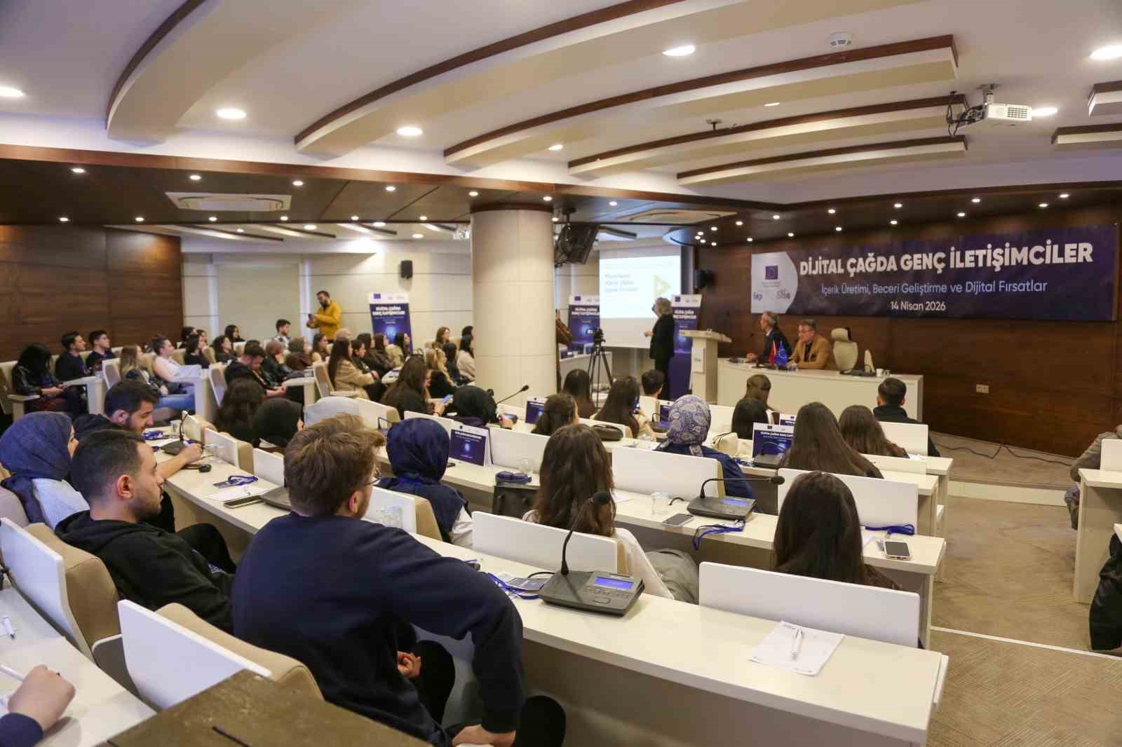 Sivas’ta genç iletişimciler dijital dünyaya hazırlanıyor
