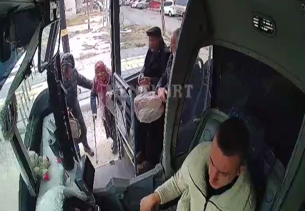 Sivas’ta halk otobüsü şoförünün hareketi takdir topladı
