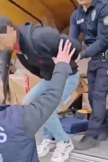 Sivas’ta kamyonette gizlenen 5 kaçak göçmen yakalandı

