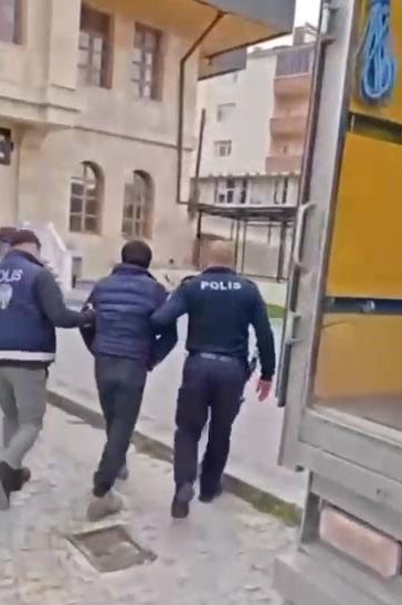 Sivas’ta kamyonette gizlenen 5 kaçak göçmen yakalandı
