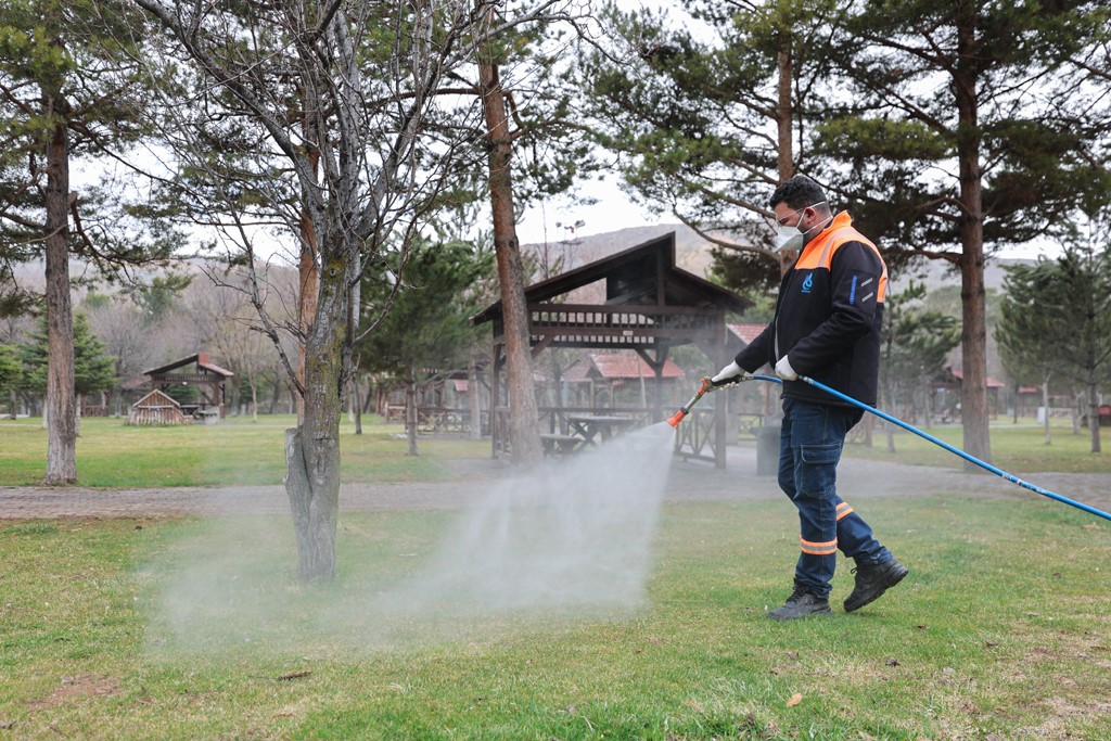 Sivas’ta keneye karşı havadan karadan mücadele
