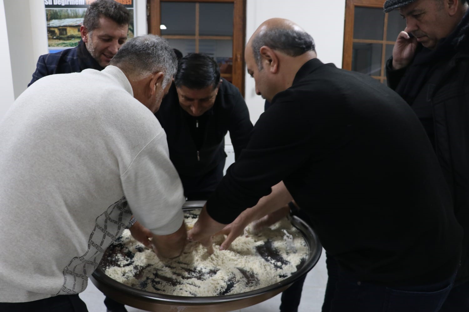 Sivas’ta kış gecelerinin vazgeçilmez lezzeti tel helva kültürü yaşatılıyor
