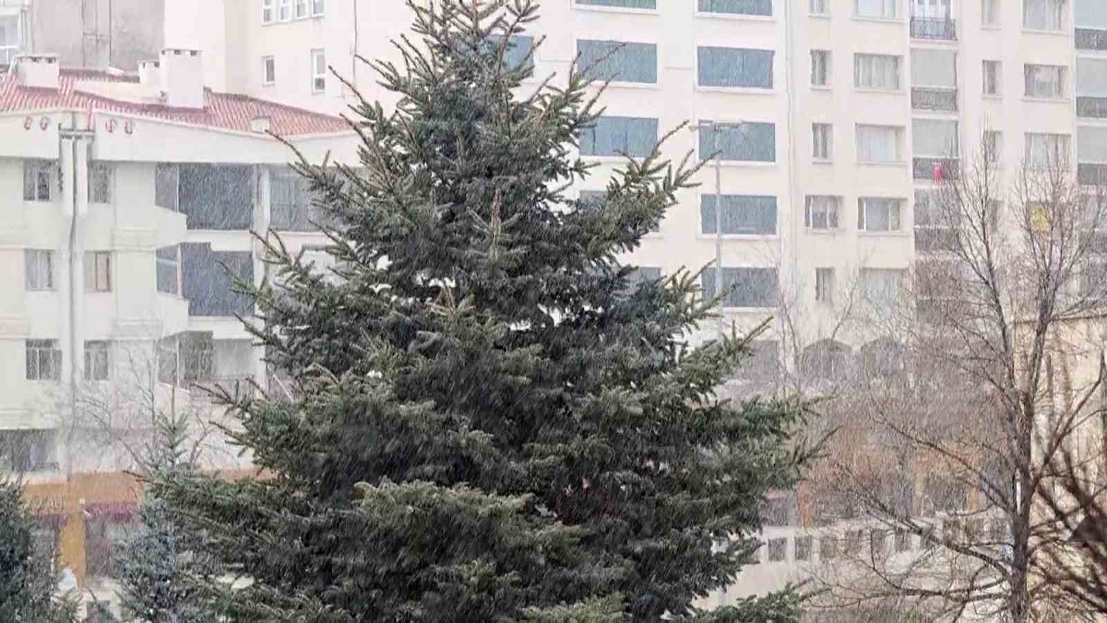 Sivas’ta kış geri döndü
