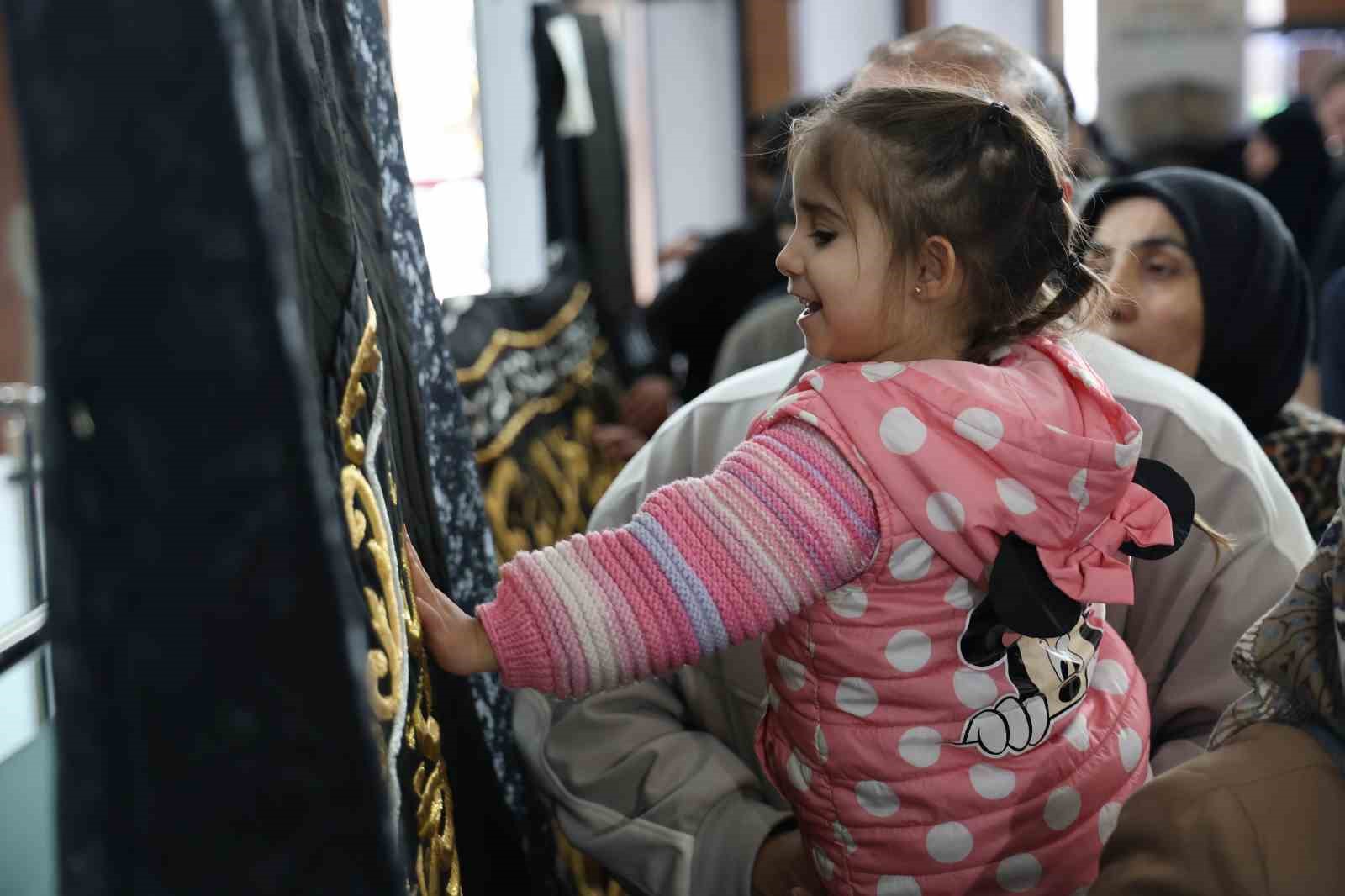 Sivas’ta Mukaddes Emanetler Sergisi’nde uzun kuyruklar oluştu
