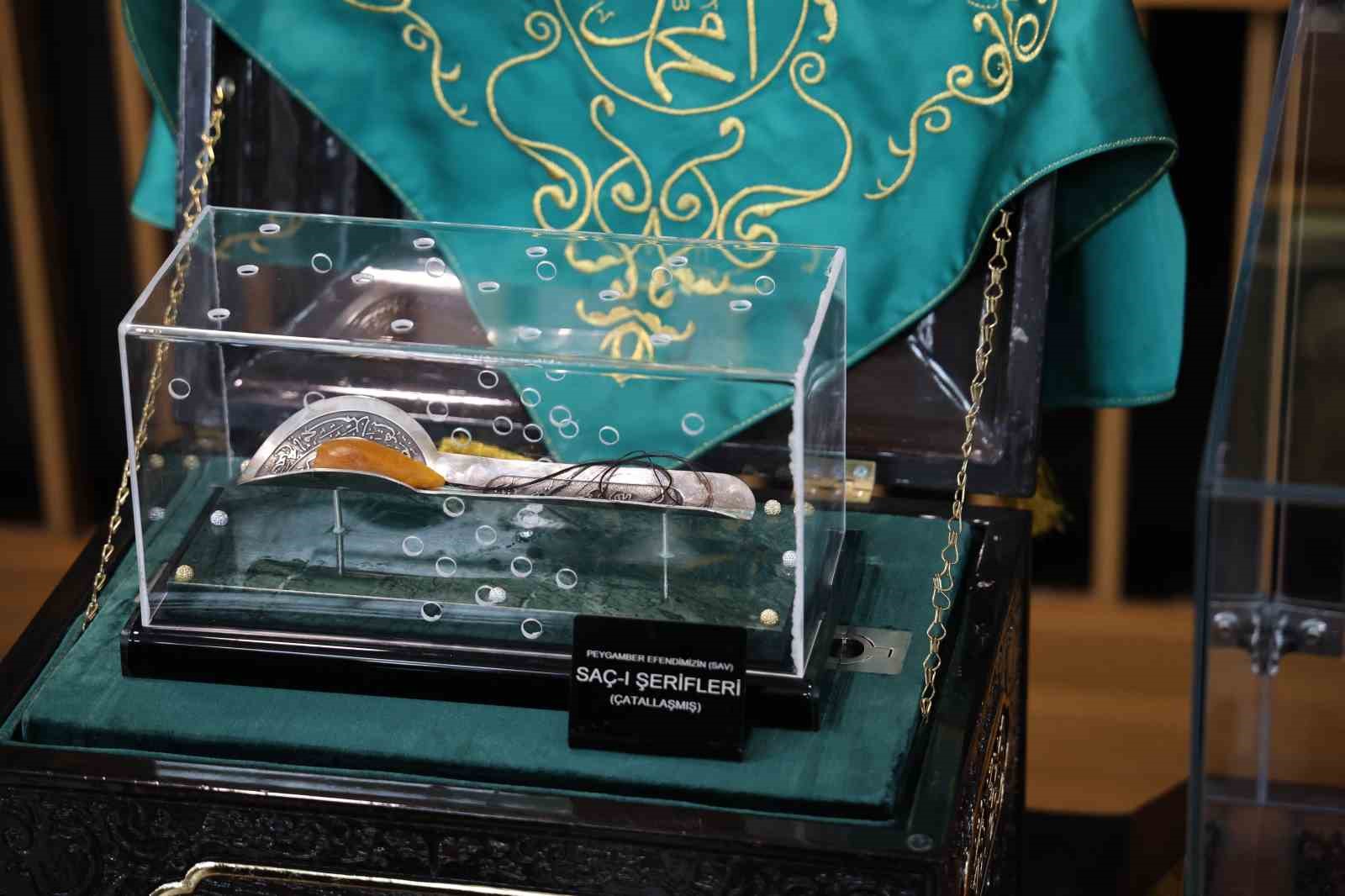 Sivas’ta Mukaddes Emanetler Sergisi’nde uzun kuyruklar oluştu
