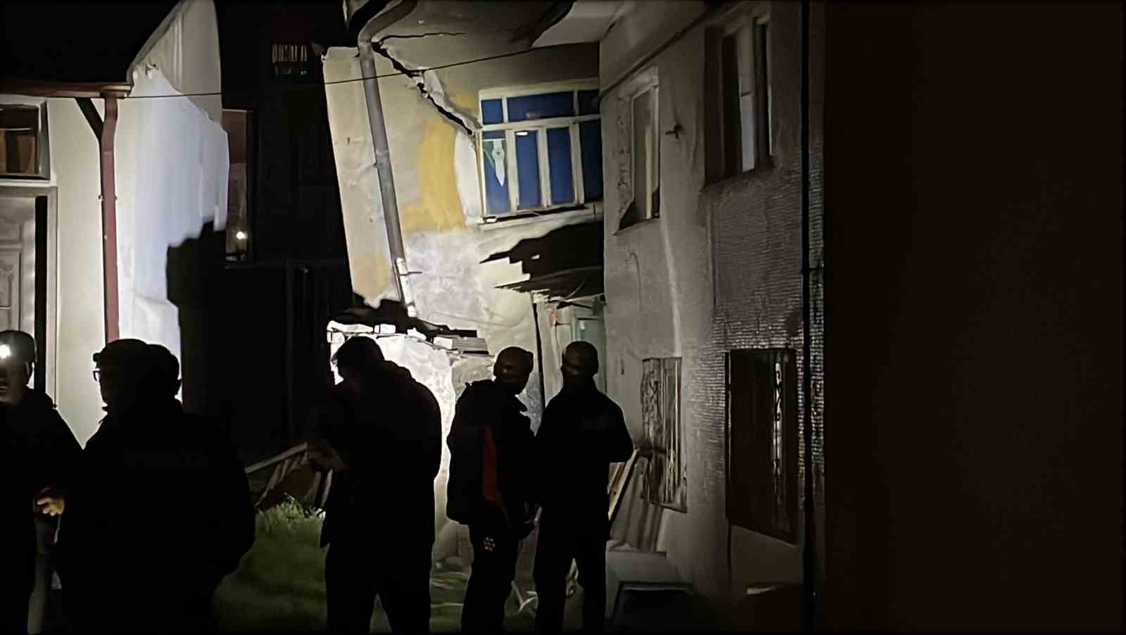 Sivas’ta müstakil ev çöktü, ev tahliye edildi
