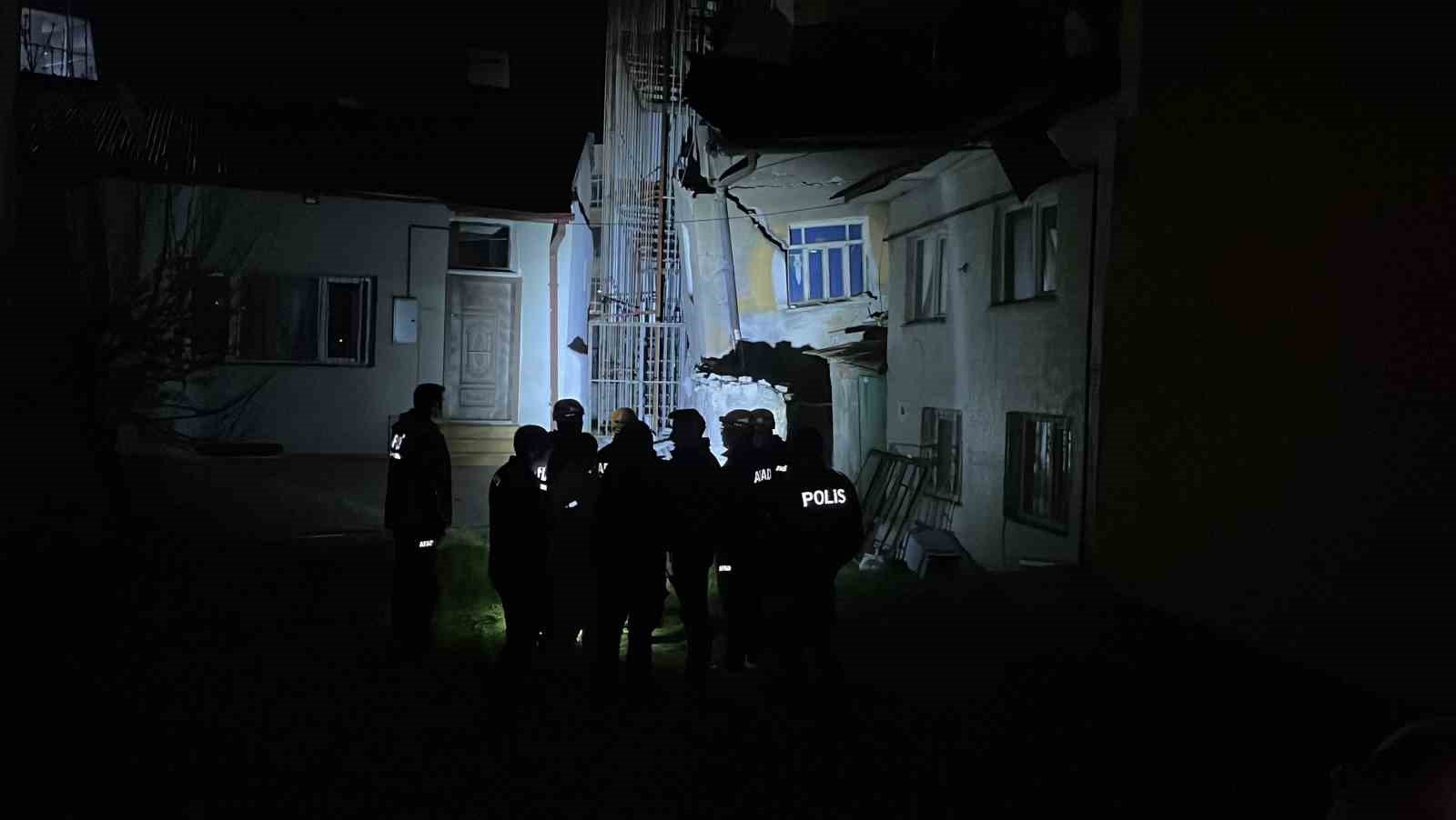 Sivas’ta müstakil ev çöktü, ev tahliye edildi
