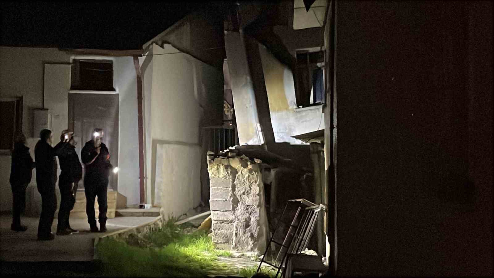 Sivas’ta müstakil ev çöktü, ev tahliye edildi
