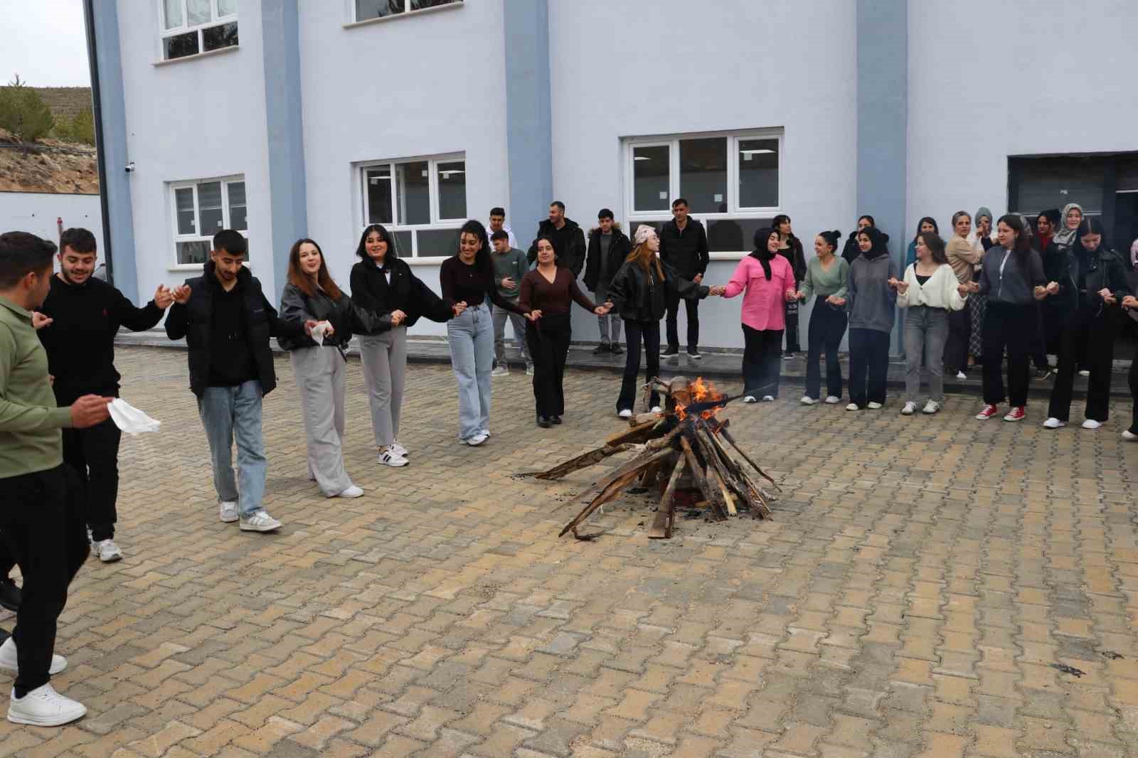 Sivas’ta öğrenciler baharın gelişini kutladı

