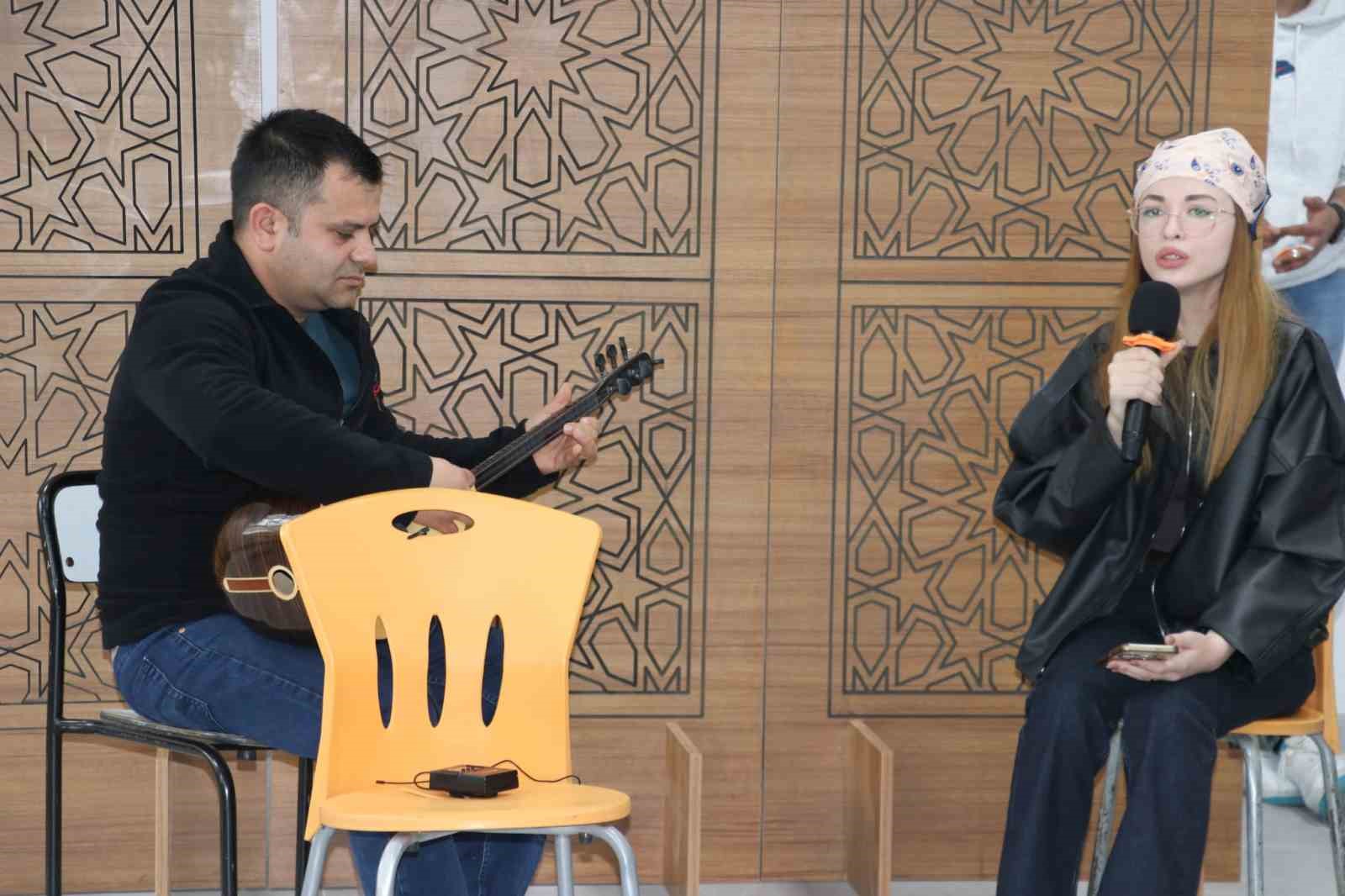 Sivas’ta öğrenciler baharın gelişini kutladı
