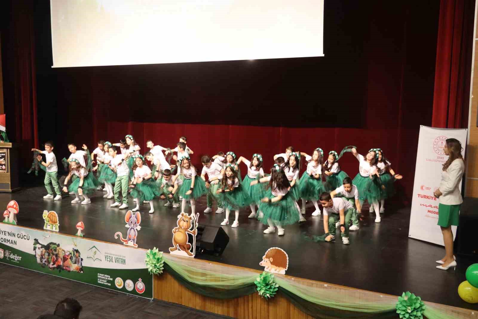 Sivas’ta öğrencilerden Orman Haftası’nda renkli kutlama
