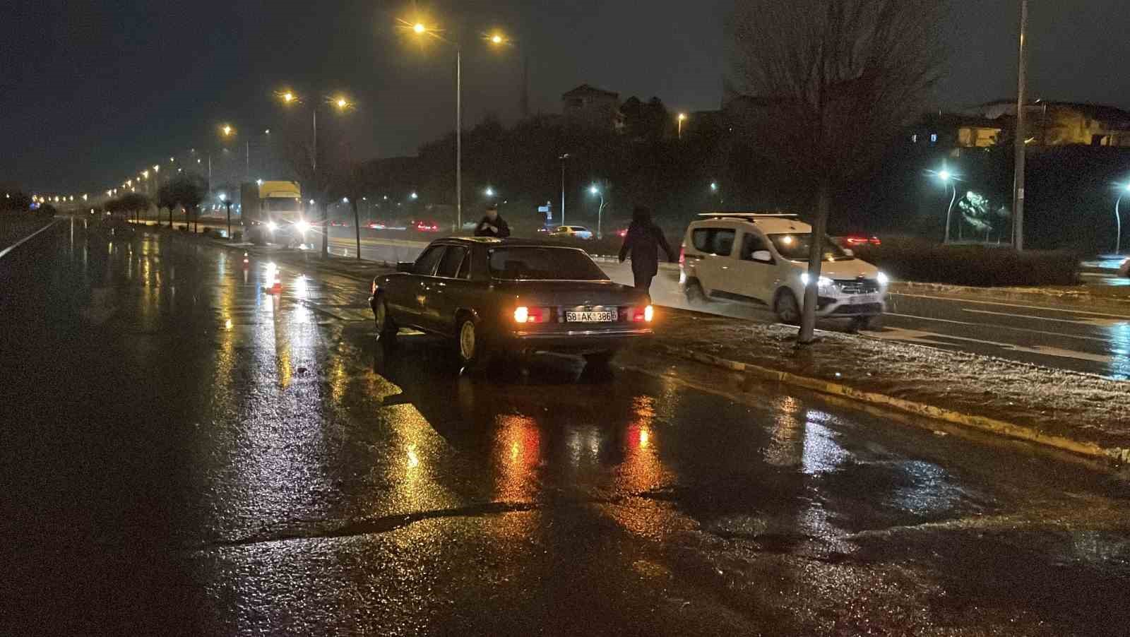 Sivas’ta otomobilin çarptığı yaya ağır yaralandı
