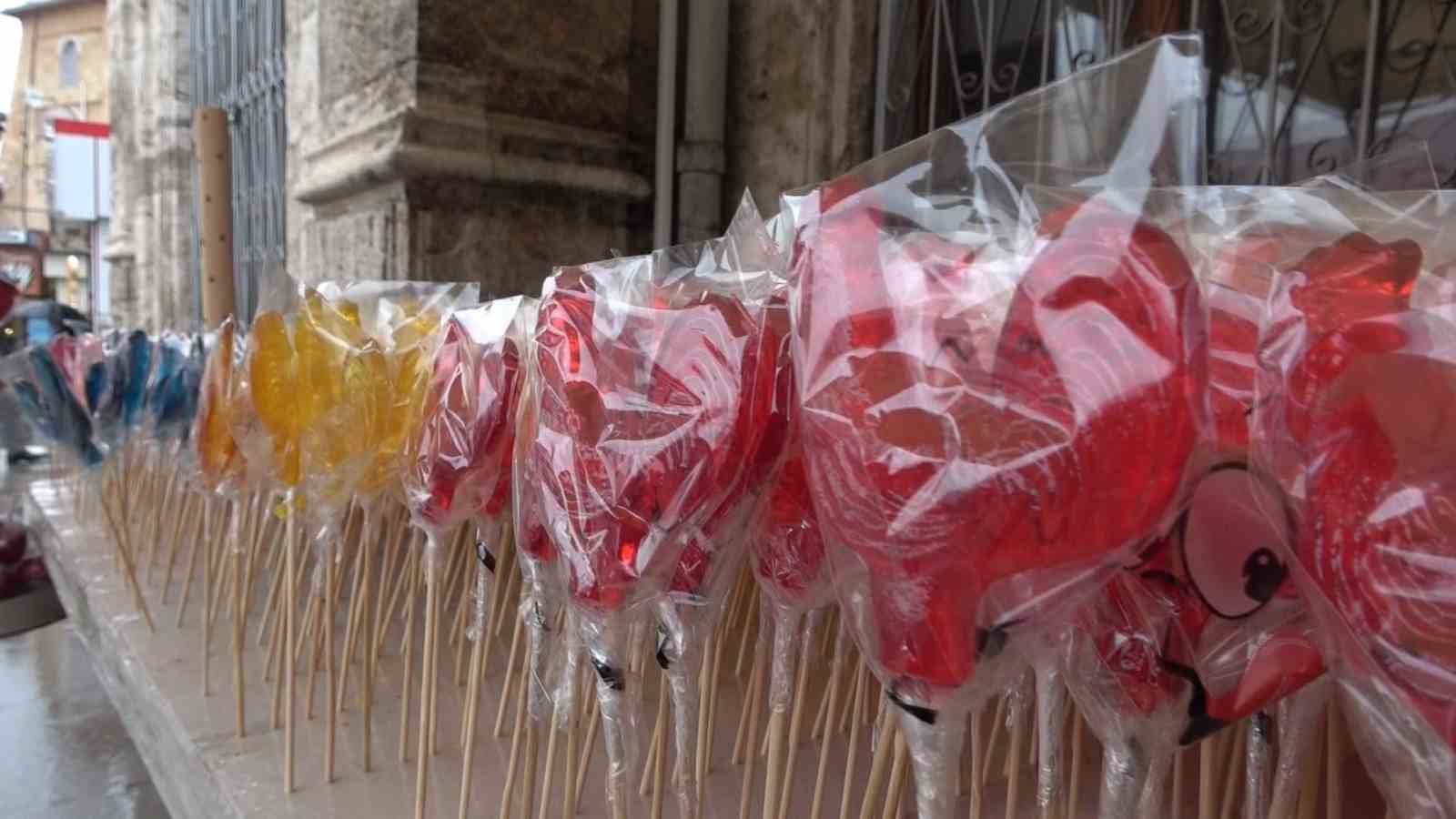 Sivas’ta Ramazanın habercisi horoz şekerler tezgahlara döndü
