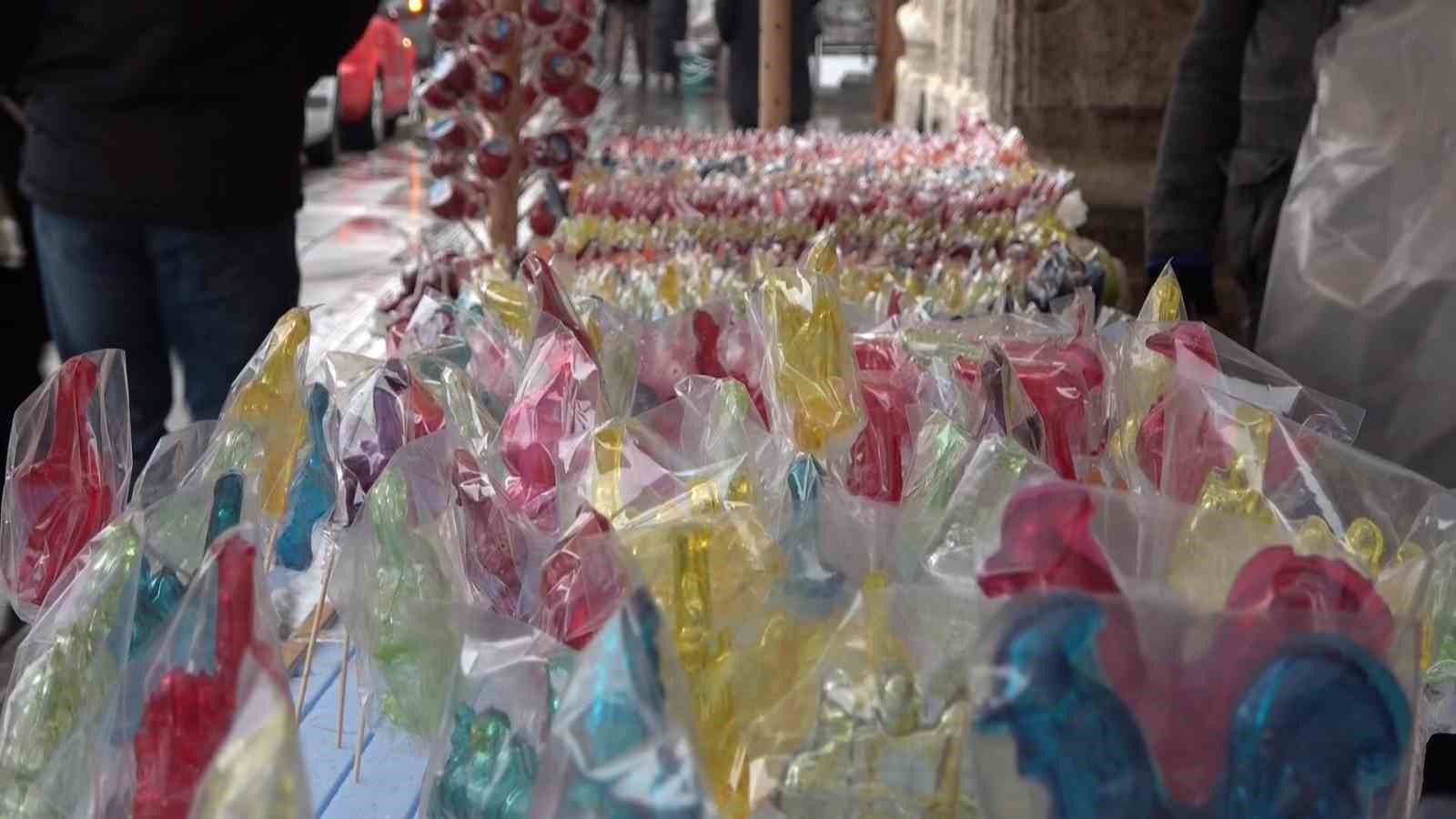 Sivas’ta Ramazanın habercisi horoz şekerler tezgahlara döndü
