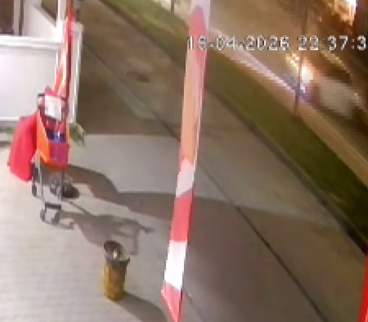 Sivas’ta üç kişinin yaralandığı kazada araç hurdaya döndü: O anlar kamerada
