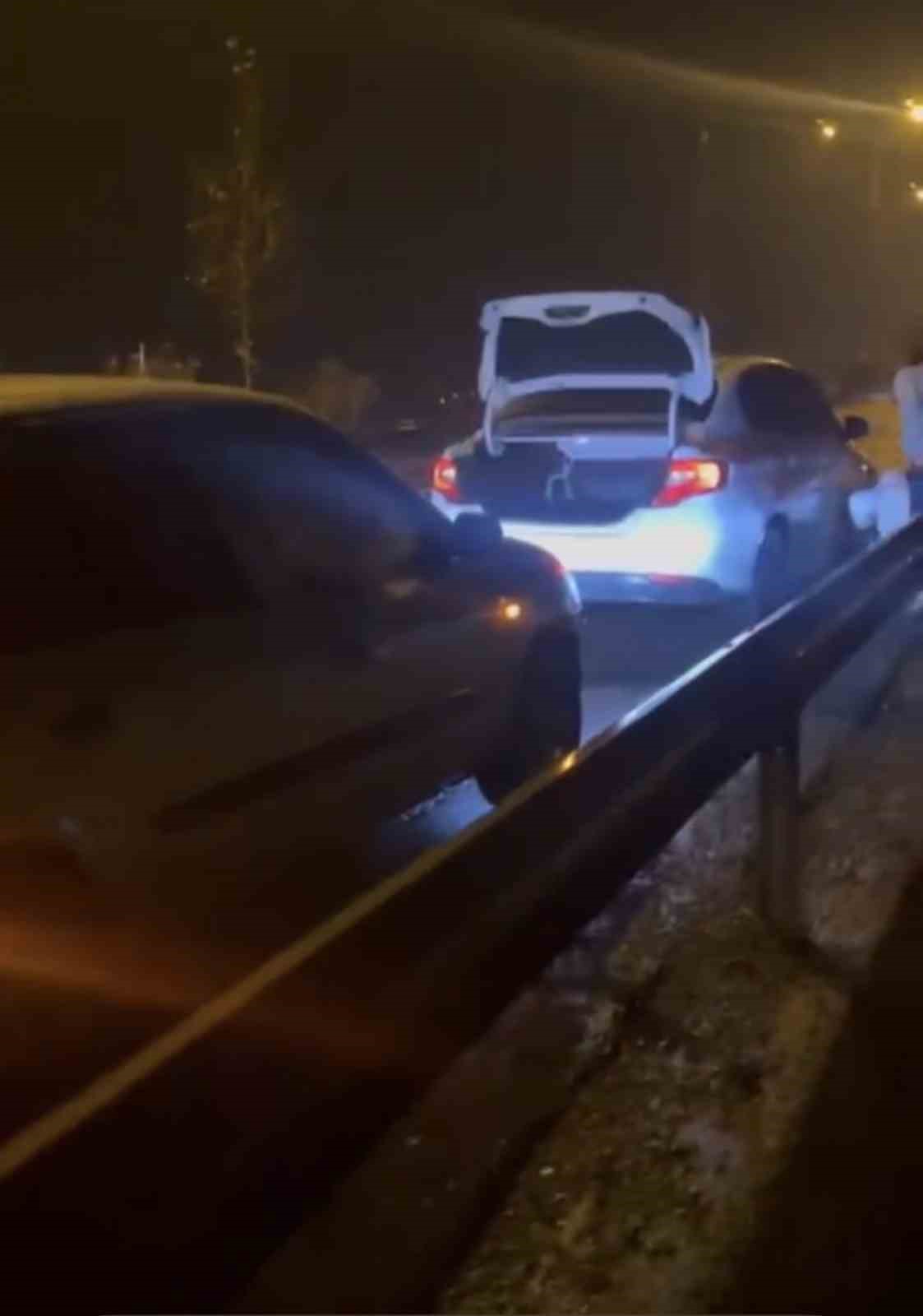 Siverek-Diyarbakır yolunda derin çukur onlarca araçta hasar oluşturdu
