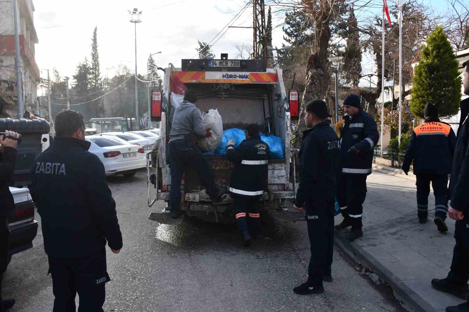 Siverek’te 5 ton bozuk ürün imha edildi
