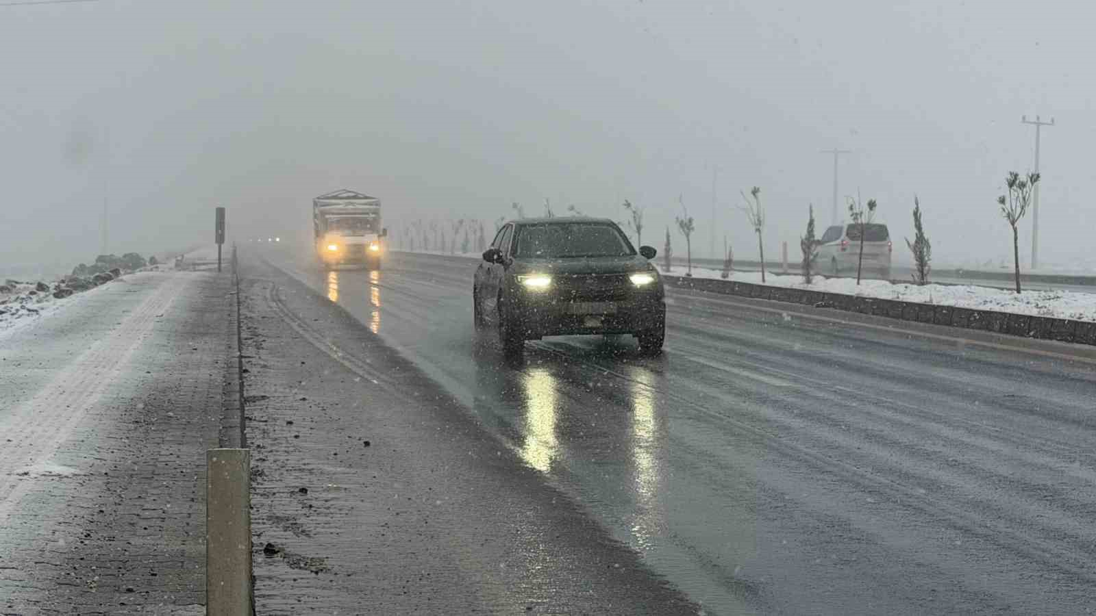 Siverek’te beklenen kar yağışı etkisini göstermeye başladı
