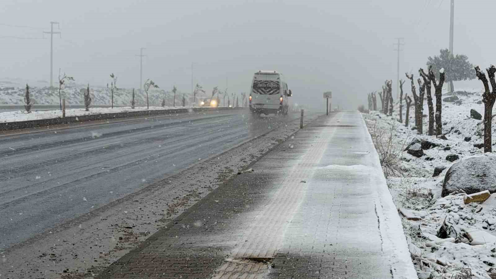 Siverek’te beklenen kar yağışı etkisini göstermeye başladı
